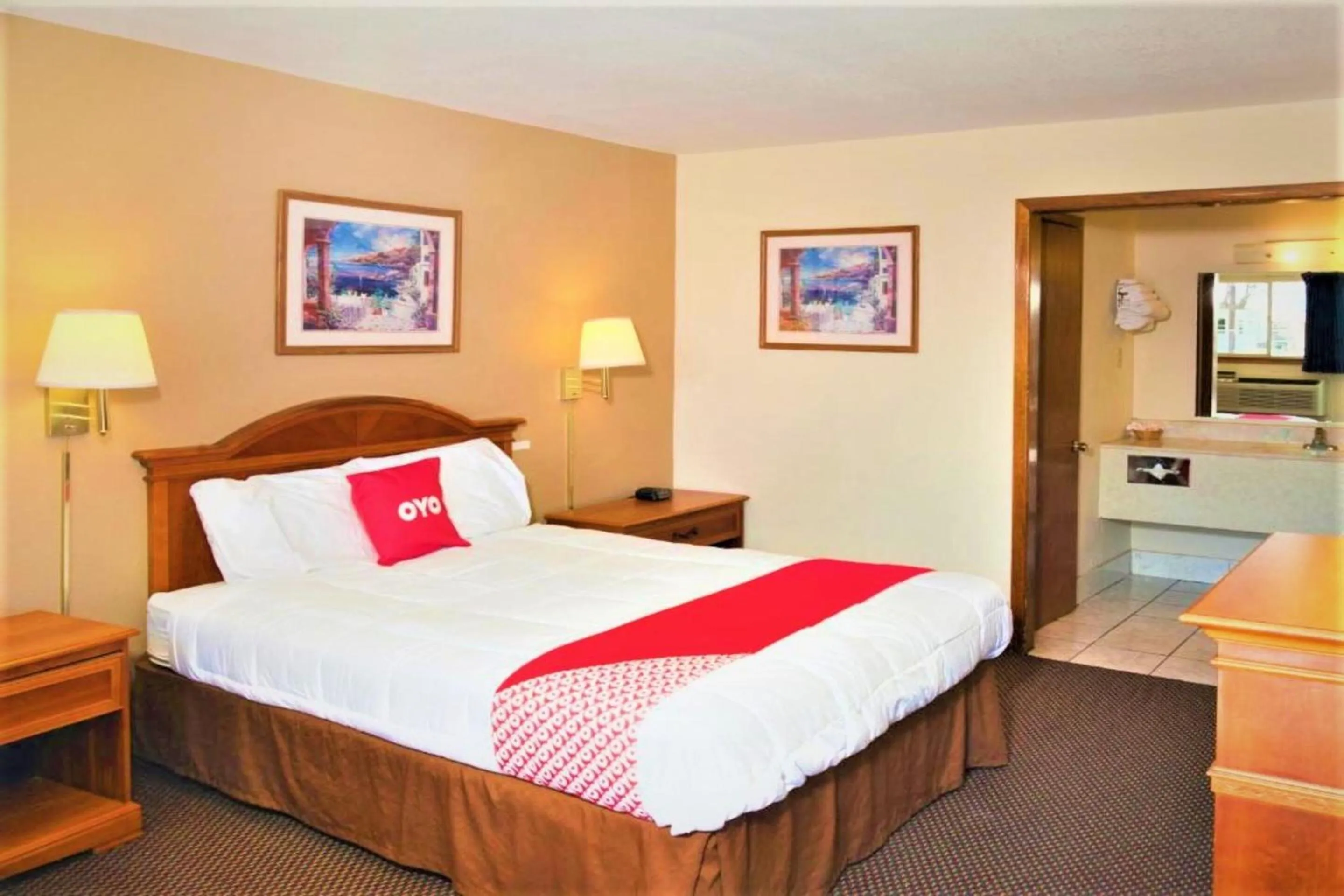 Bed in OYO Hotel Guymon OK US-54