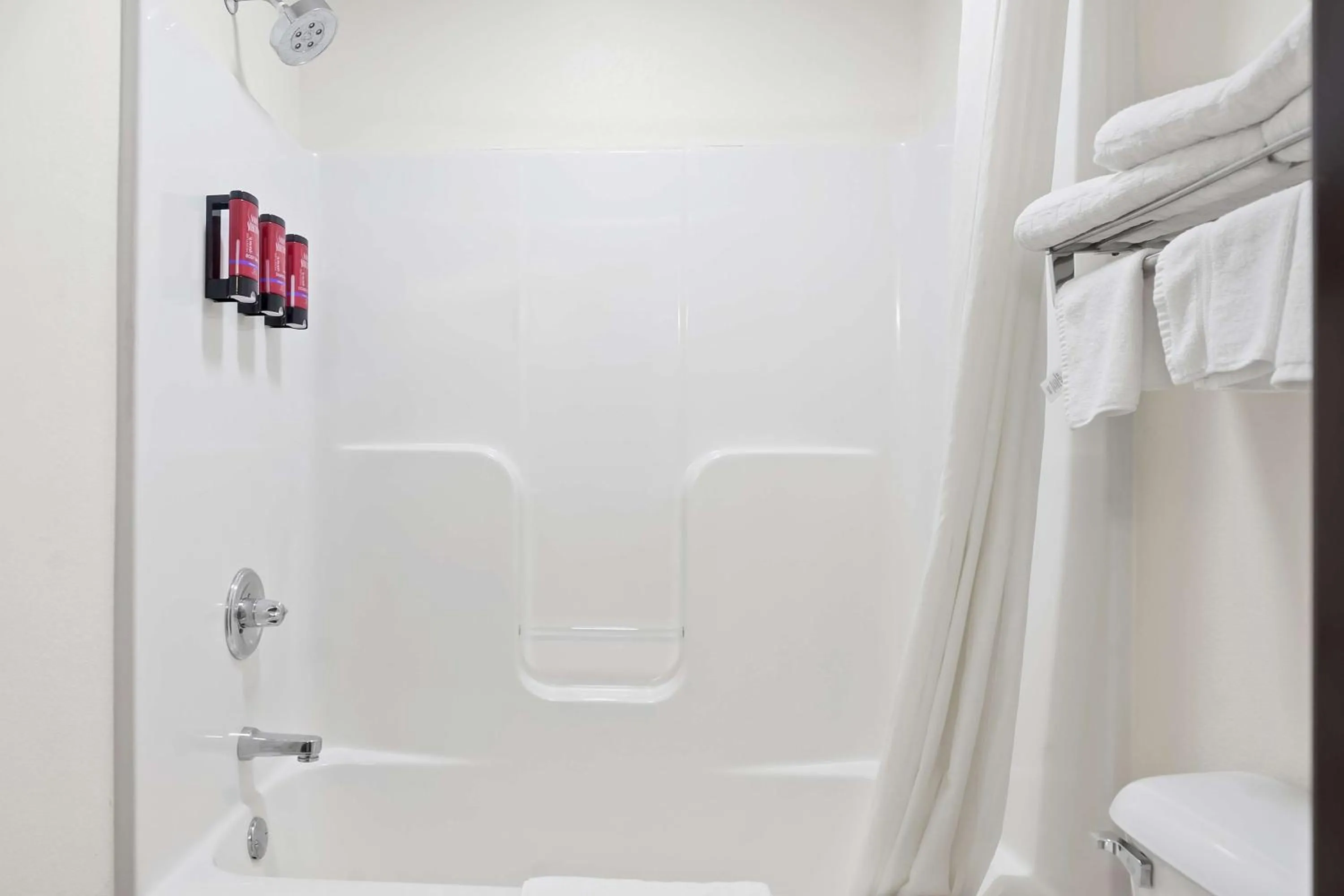 Bathroom in SureStay Plus Hotel by Best Western Bettendorf