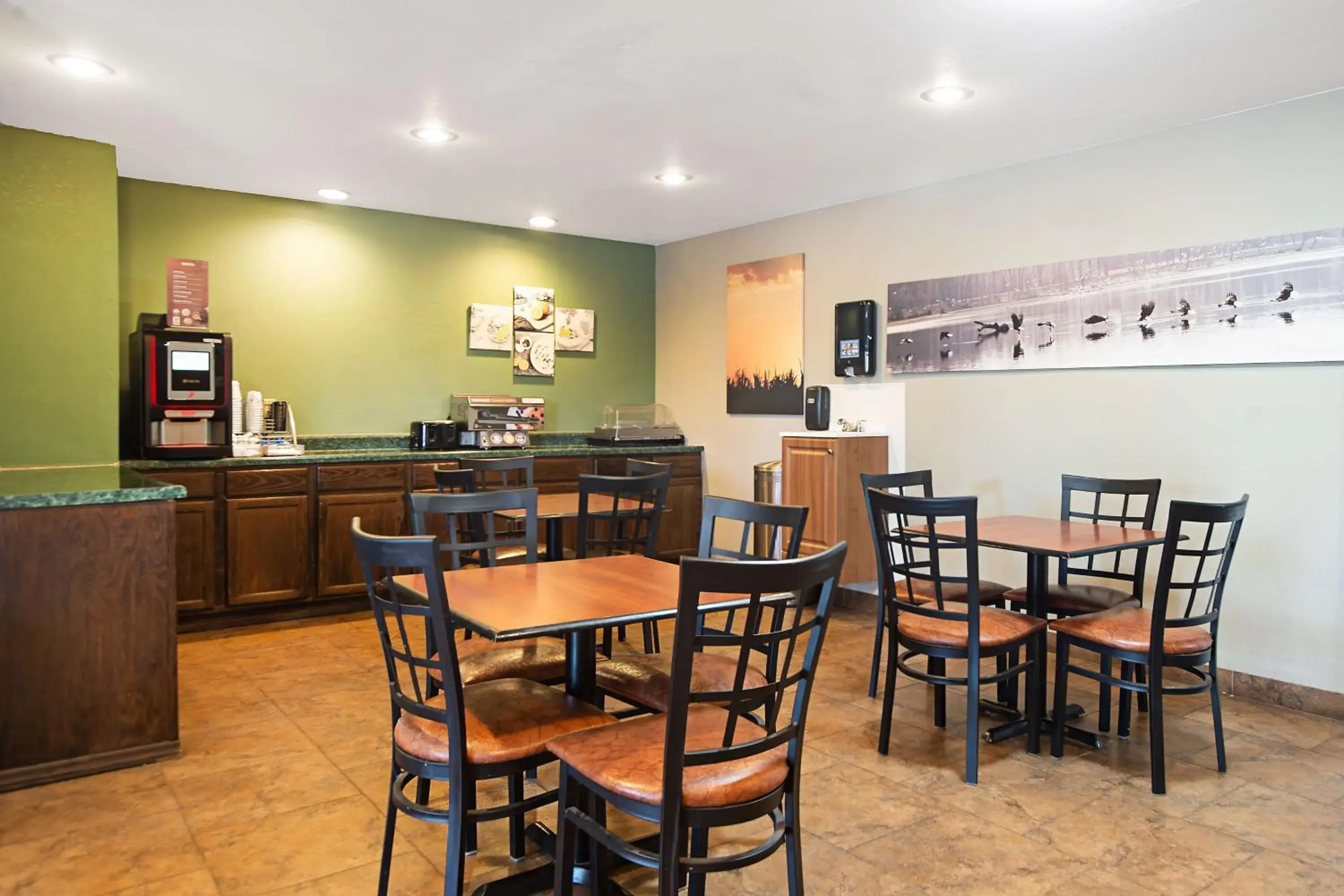 Breakfast in SureStay Plus Hotel by Best Western Bettendorf Breakfast in SureStay Plus Hotel by Best Western Bettendorf