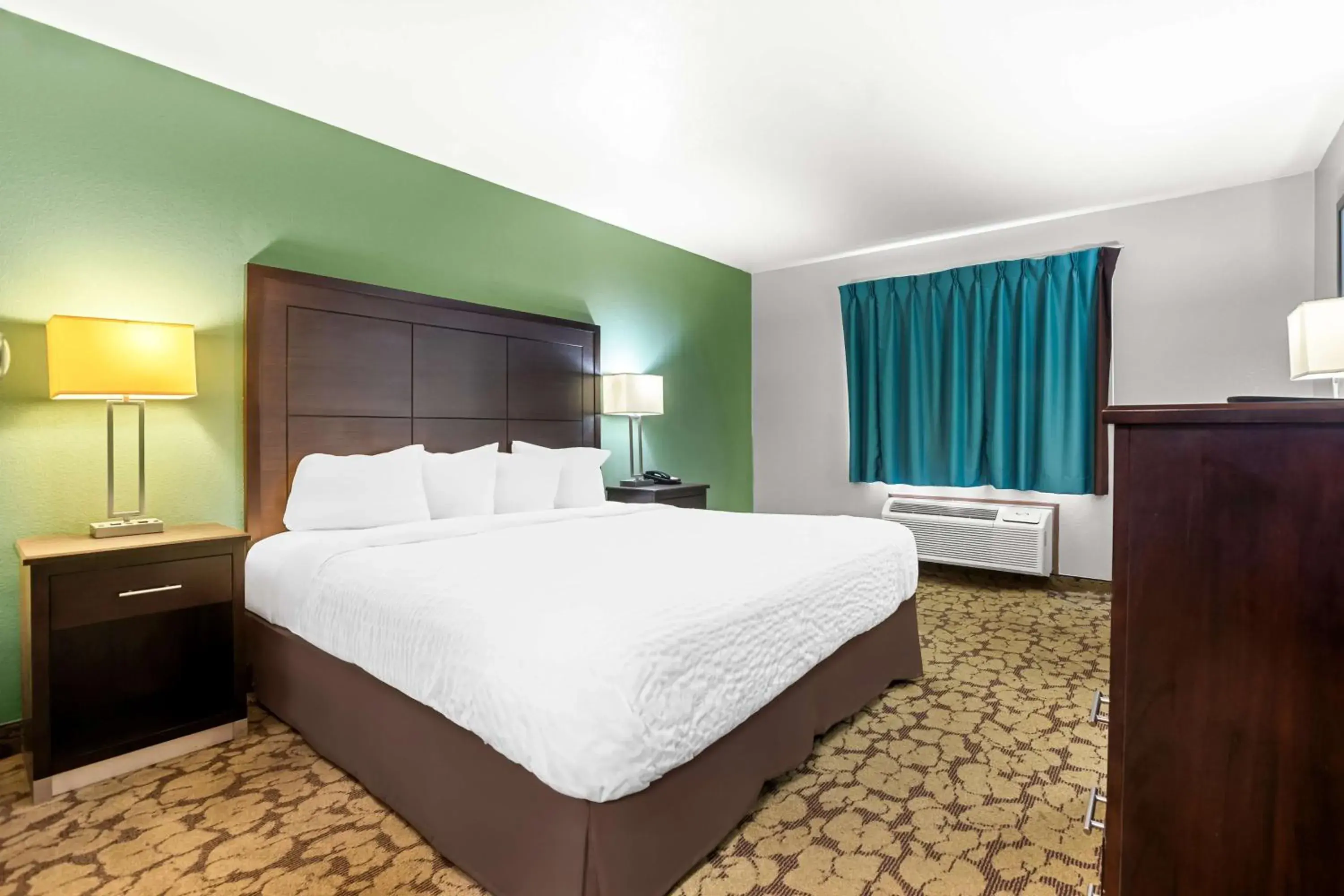 King Room with Adjoining Rooms and Bath Tub - Mobility Accessible/Non-Smoking in SureStay Plus Hotel by Best Western Bettendorf King Room with Adjoining Rooms and Bath Tub - Mobility Accessible/Non-Smoking in SureStay Plus Hotel by Best Western Bettendorf