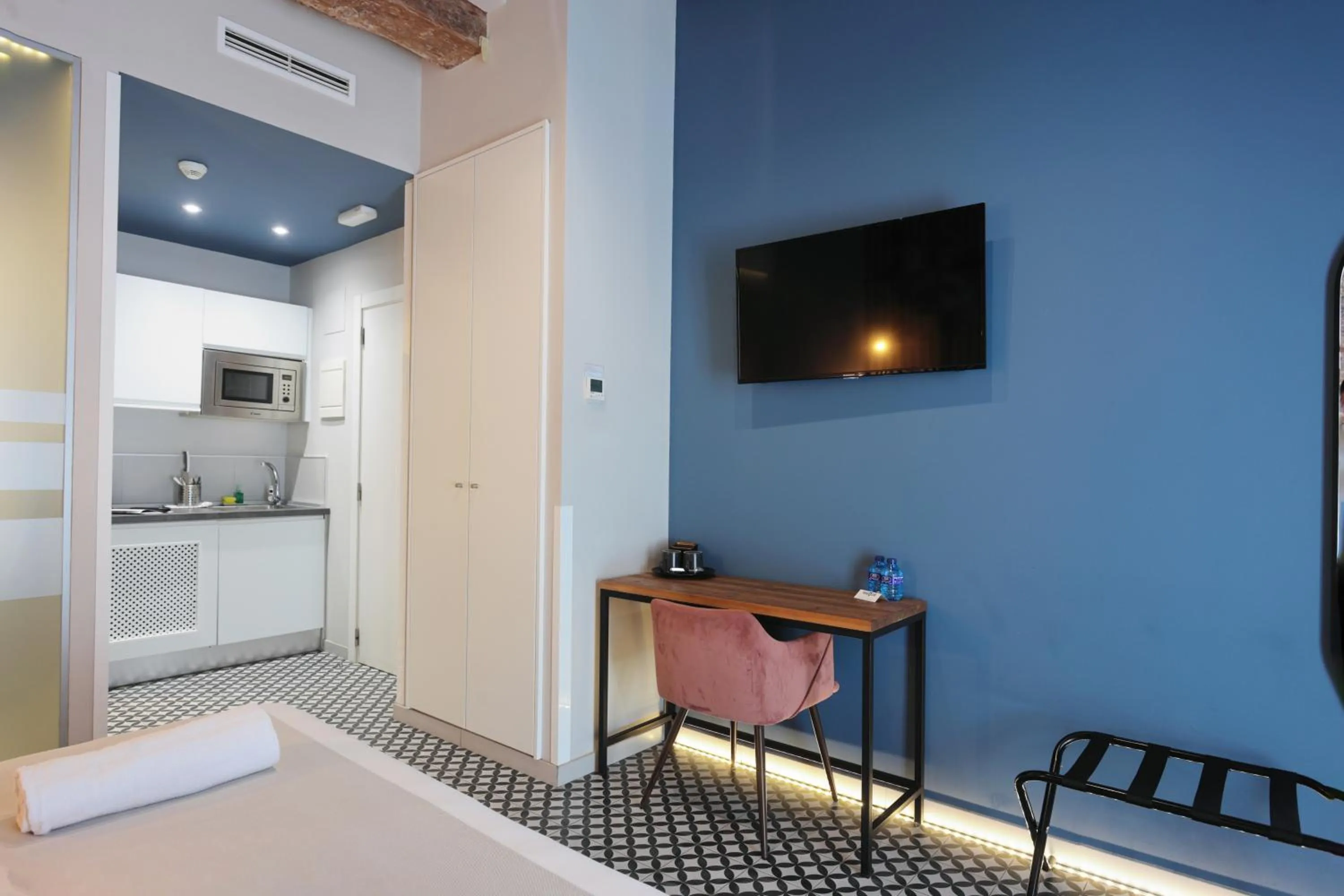 Bed in YOU & CO. Quart Boutique