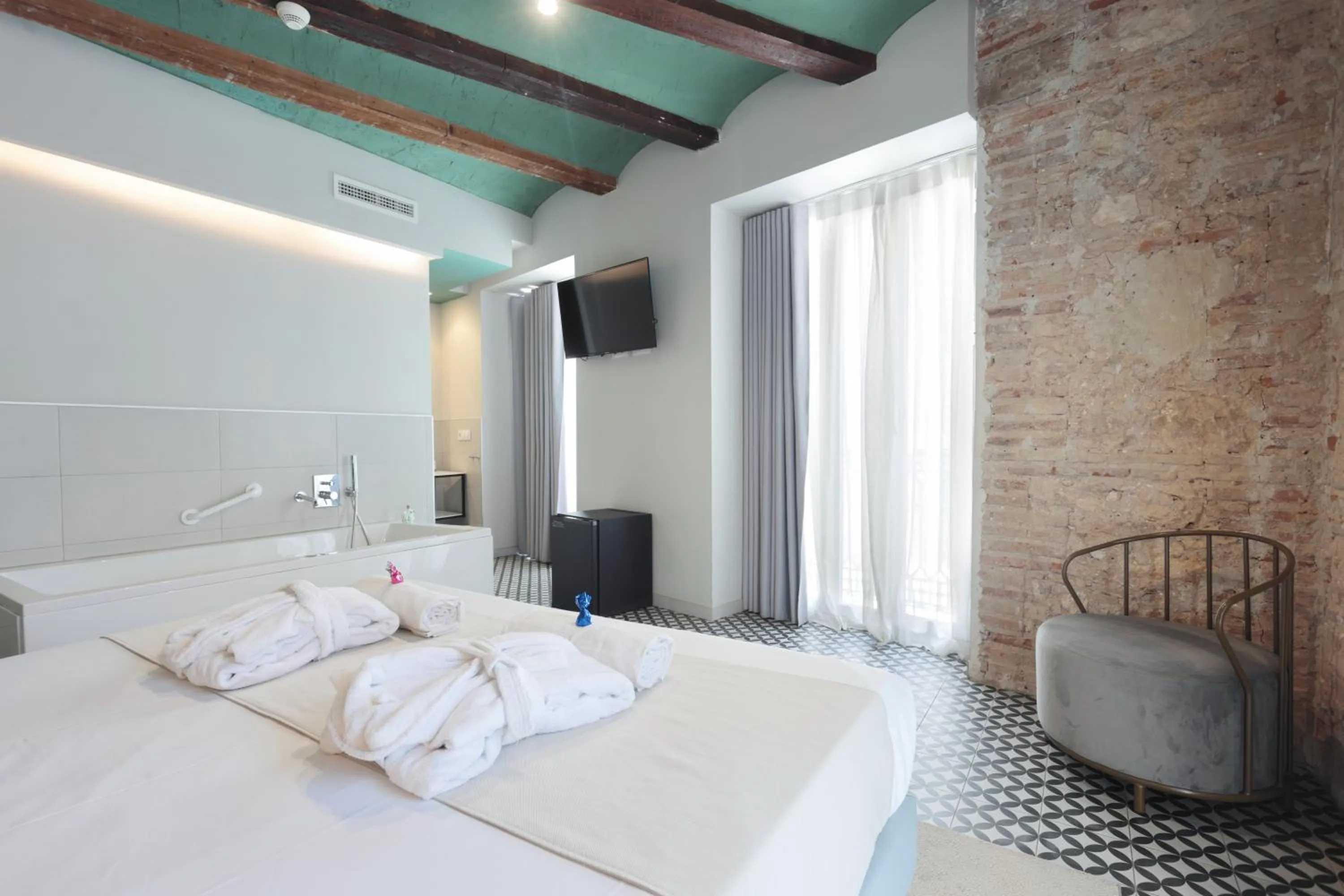 Bed in YOU & CO. Quart Boutique