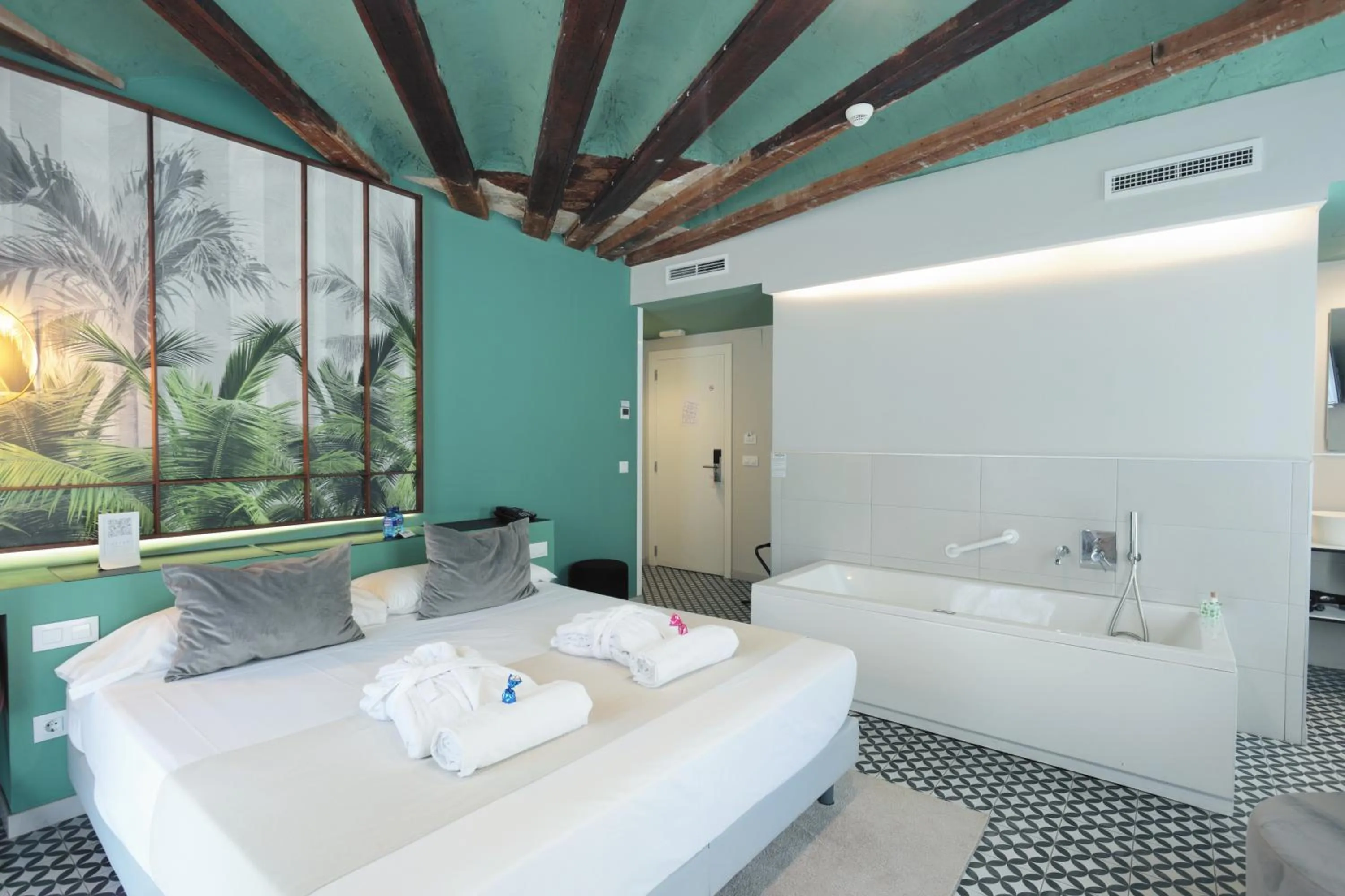 YOU & CO. Quart Boutique