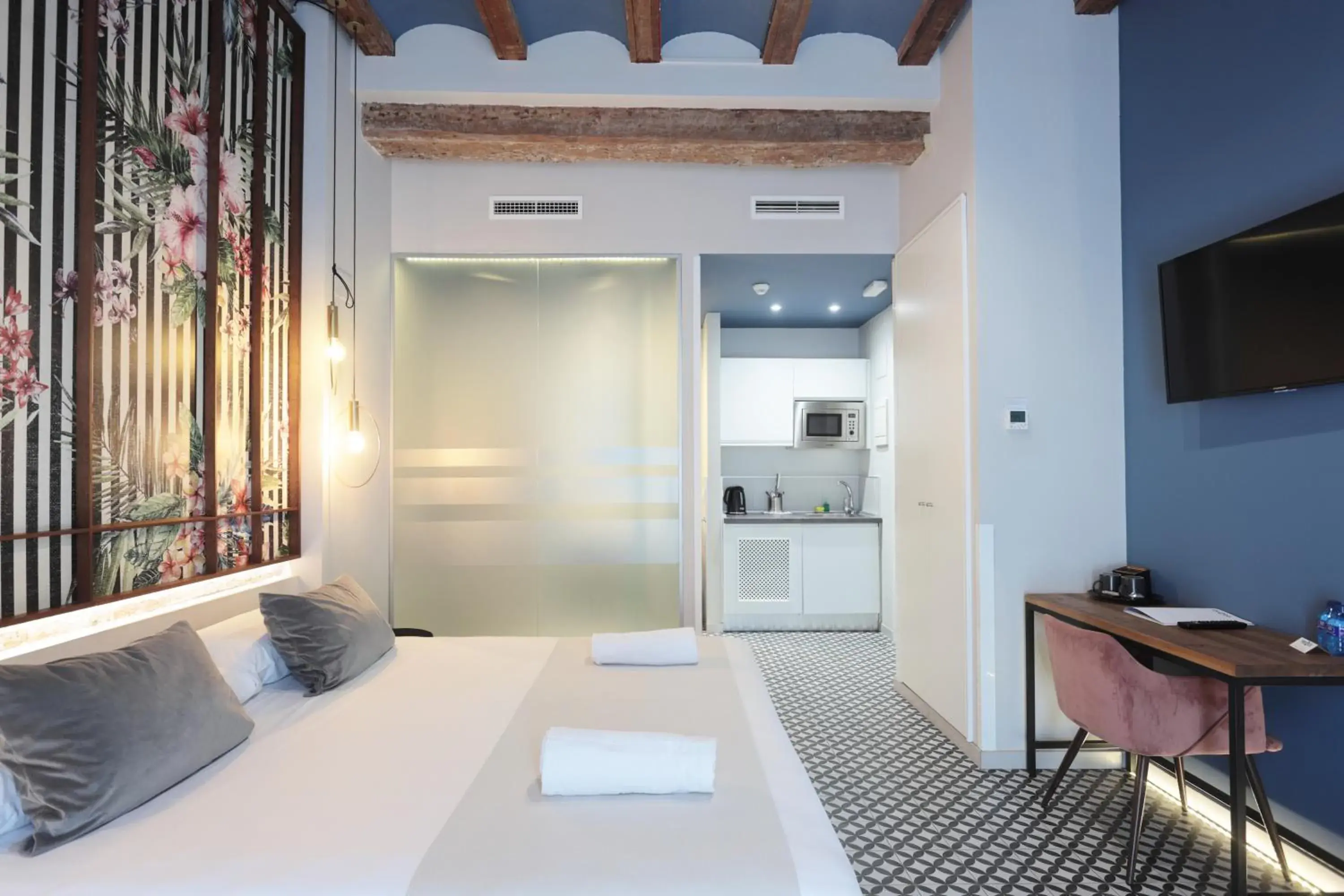 Bed in YOU & CO. Quart Boutique Bed in YOU & CO. Quart Boutique