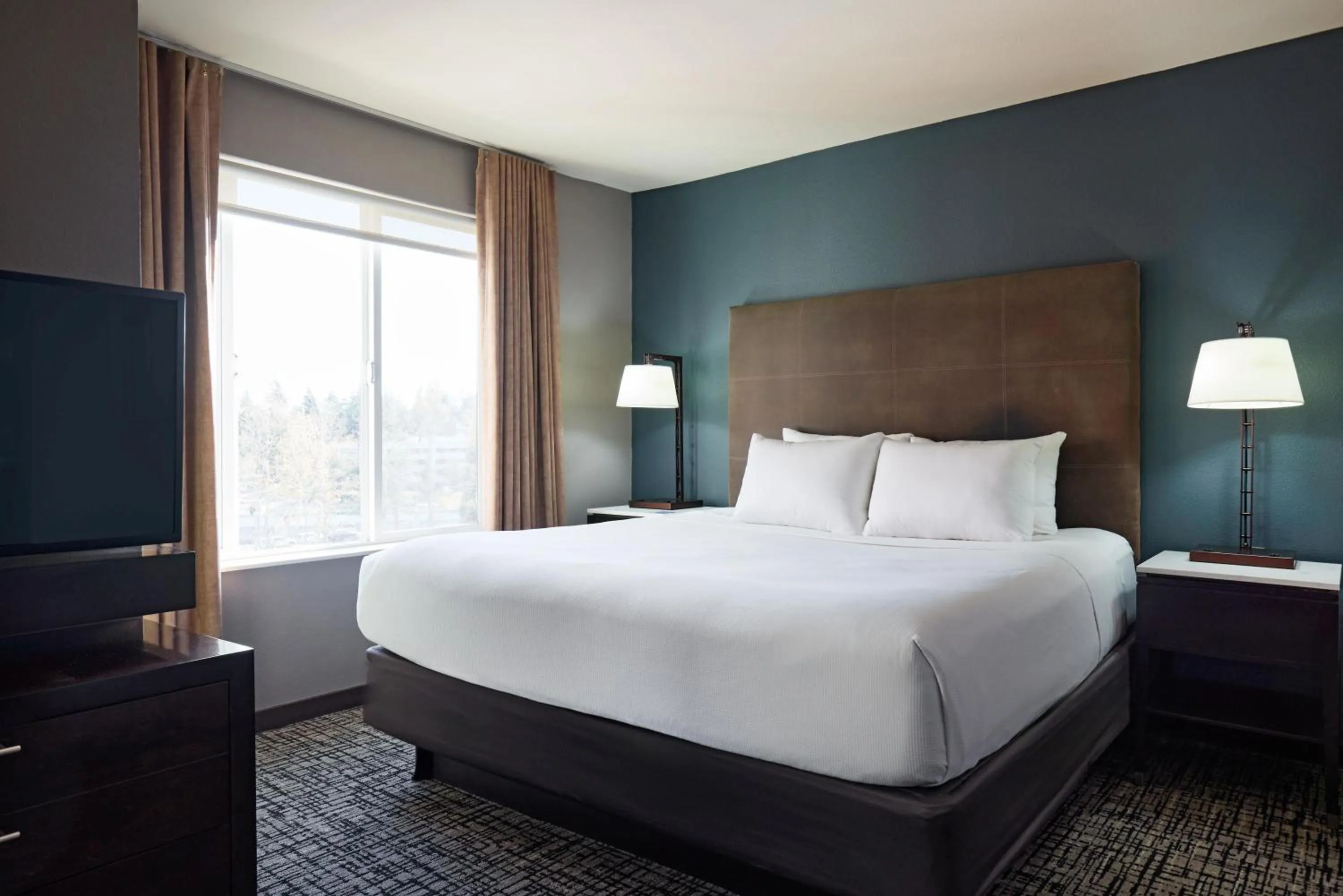 Photo of the whole room, Bed in Hyatt House Seattle Bellevue