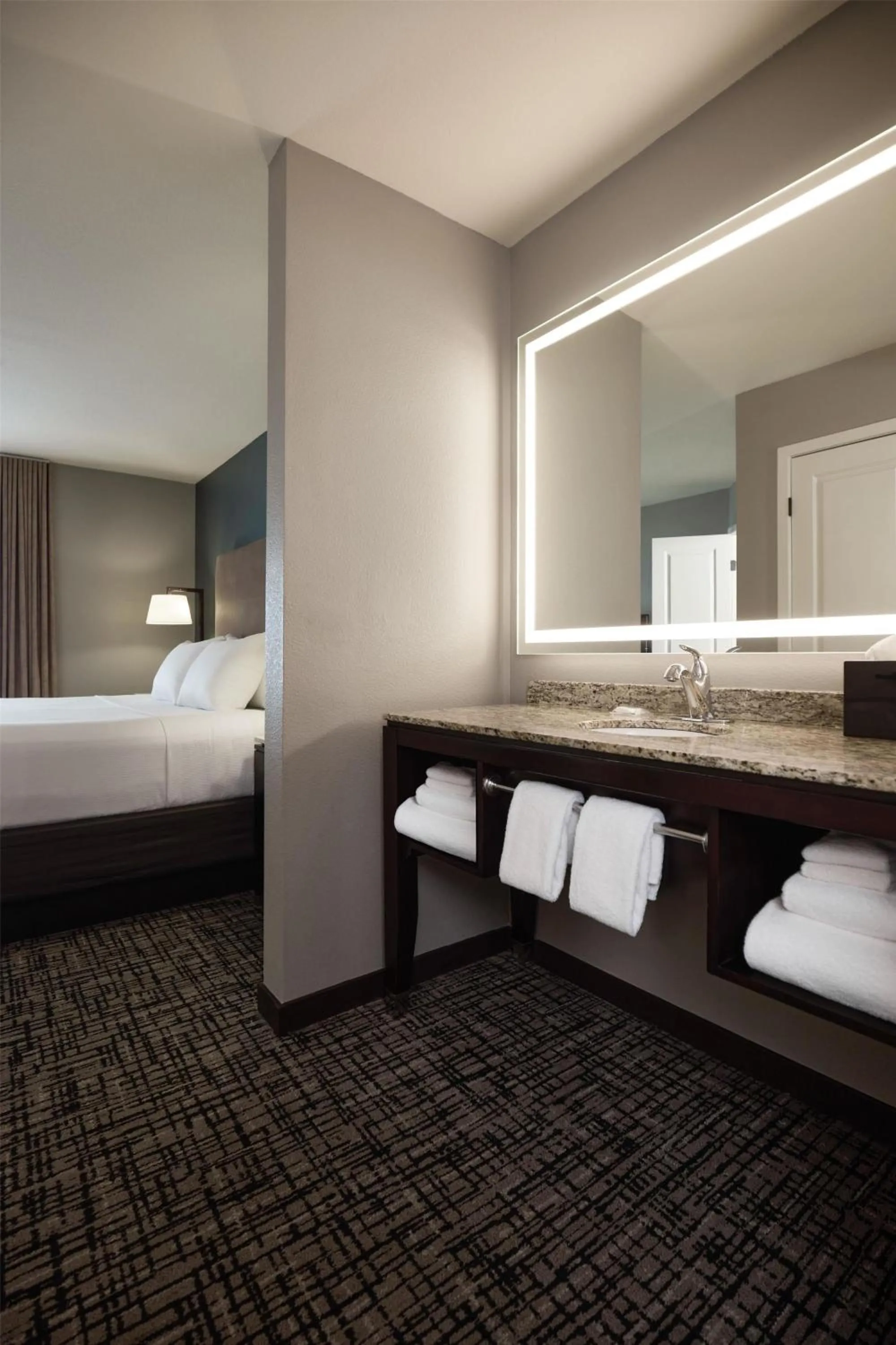 Photo of the whole room, Bed in Hyatt House Seattle Bellevue