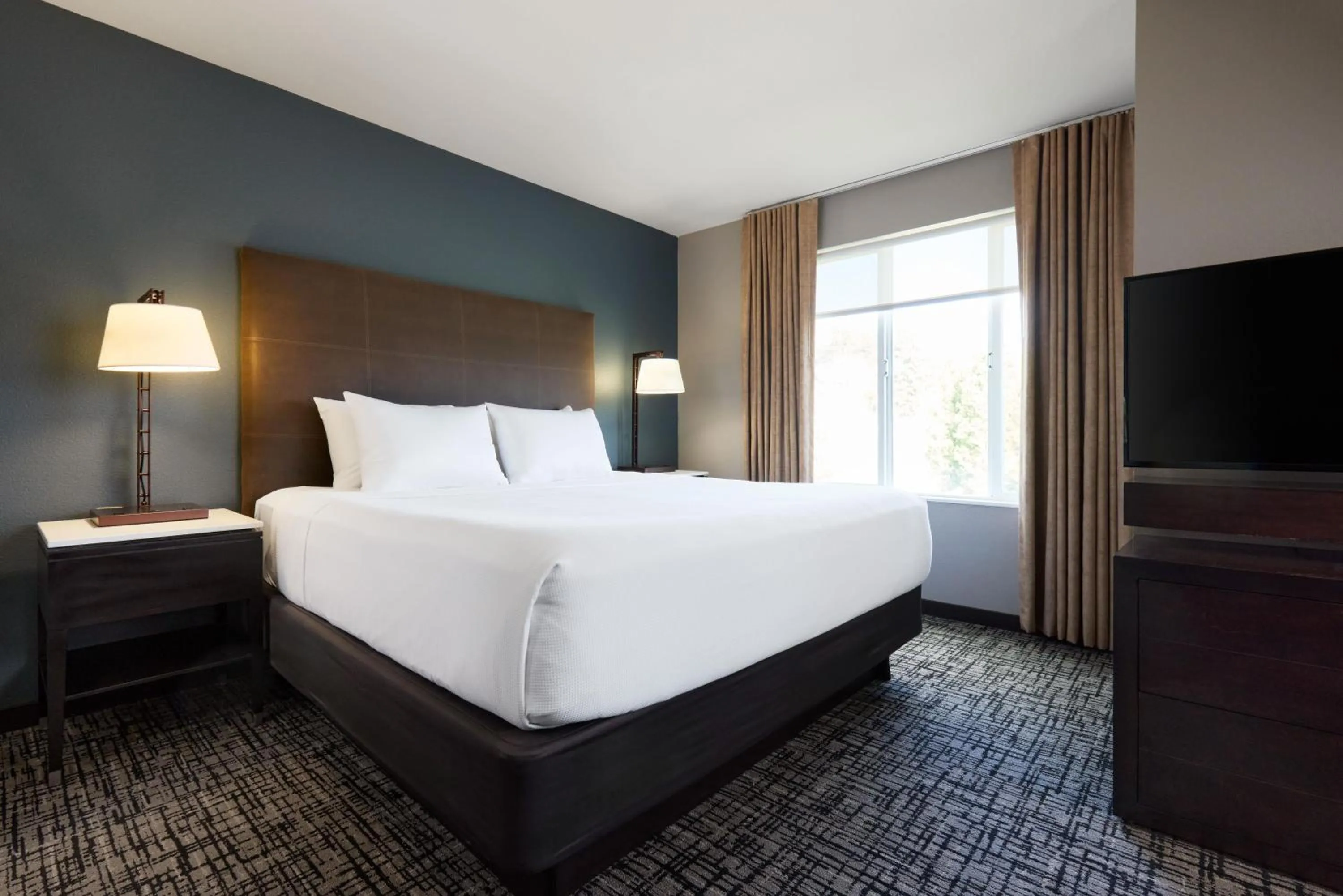 Photo of the whole room, Bed in Hyatt House Seattle Bellevue