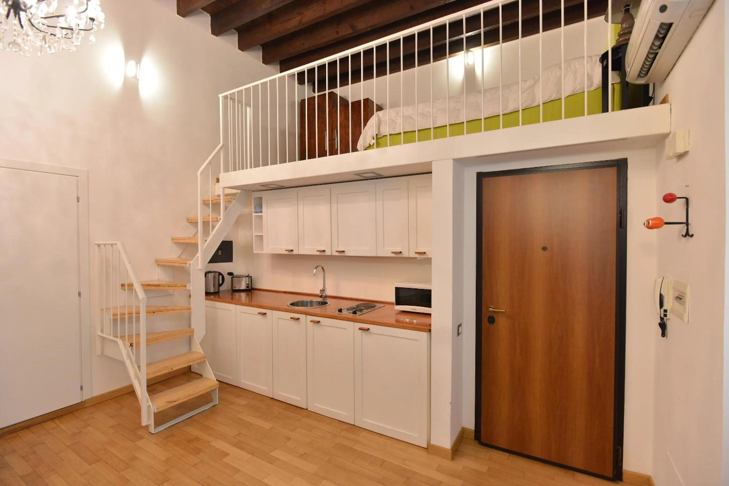 Kitchen or kitchenette in IzzHome City Center Cozy
