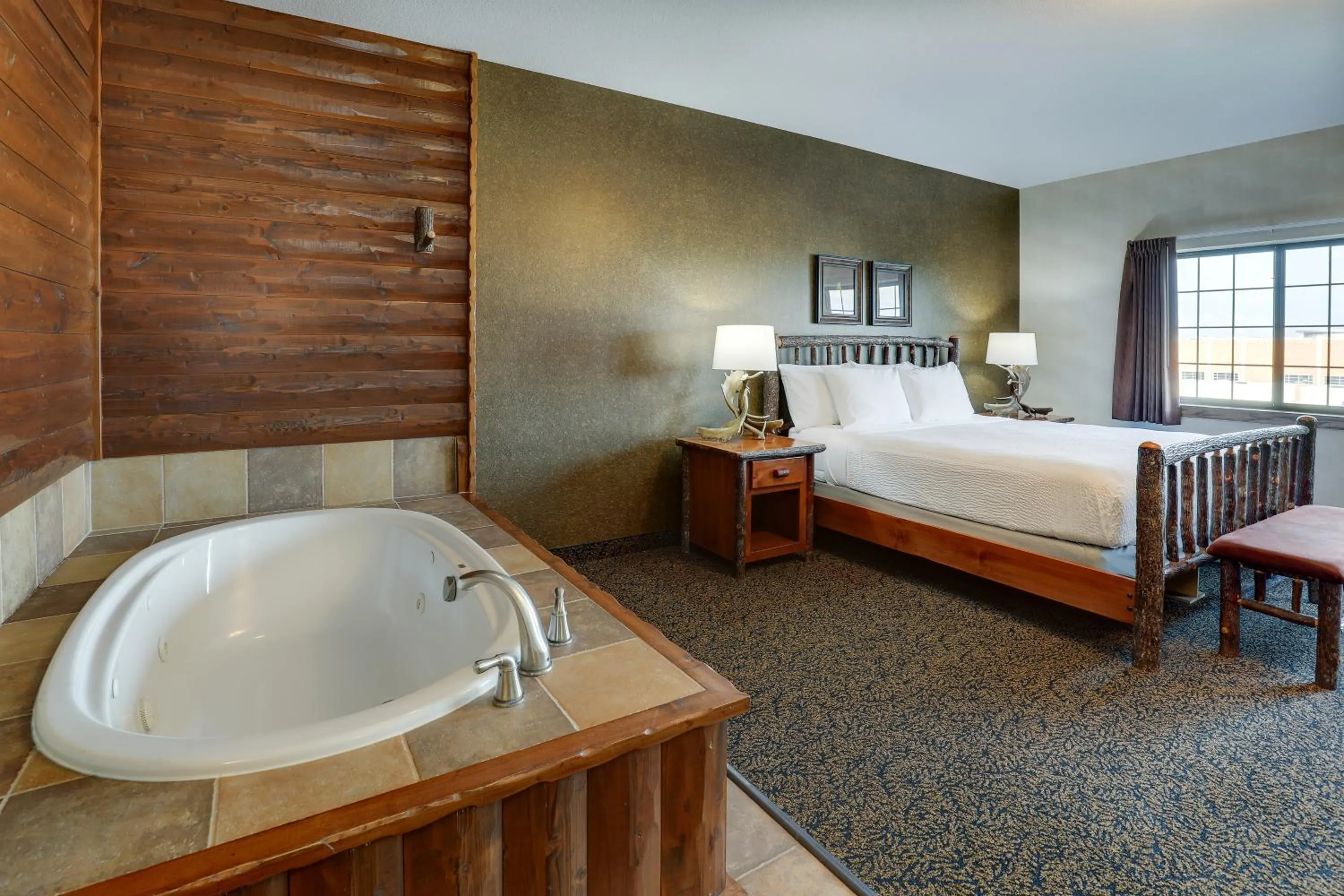Bed in Stoney Creek Hotel Sioux City