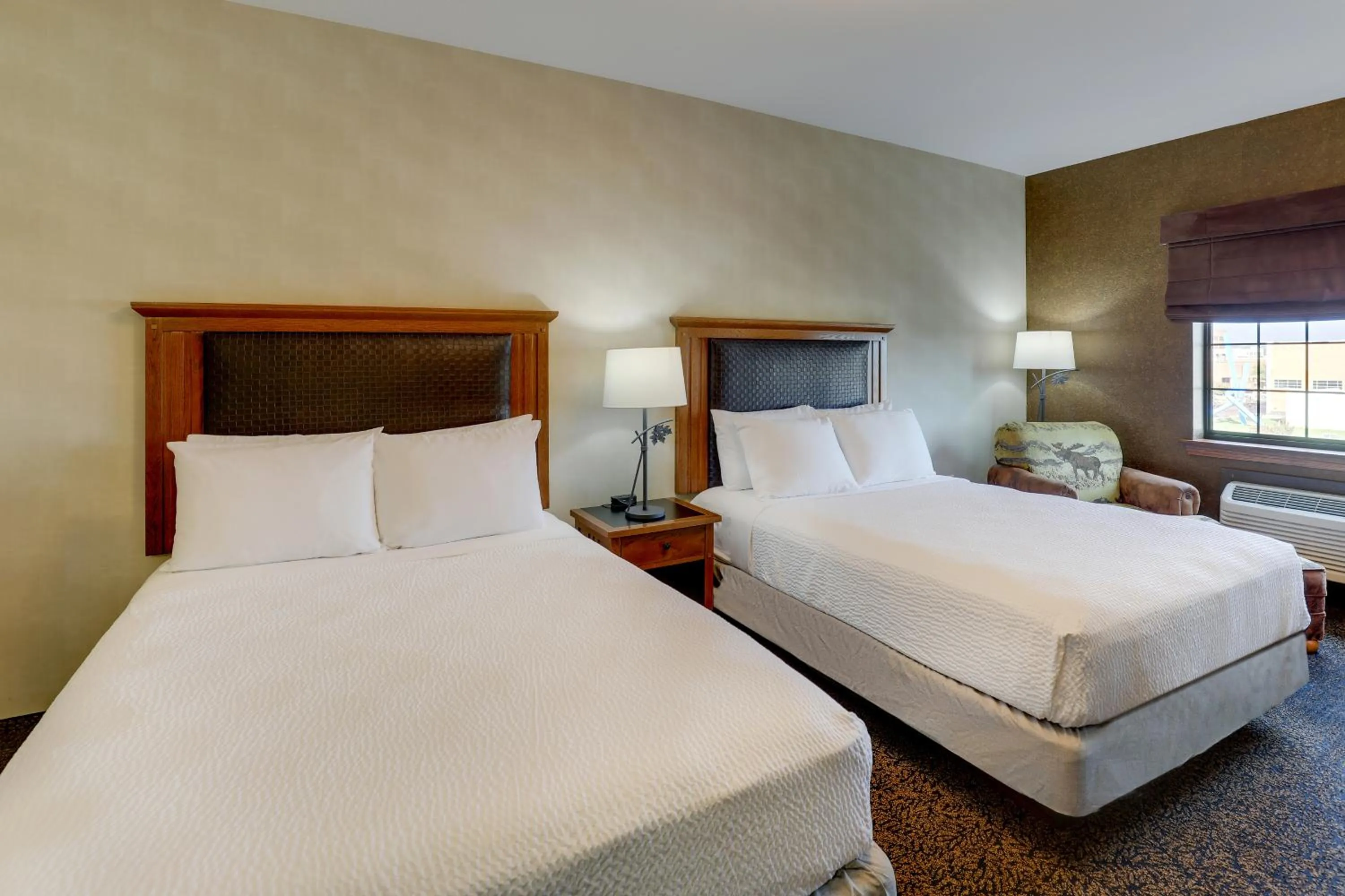 Bed in Stoney Creek Hotel Sioux City
