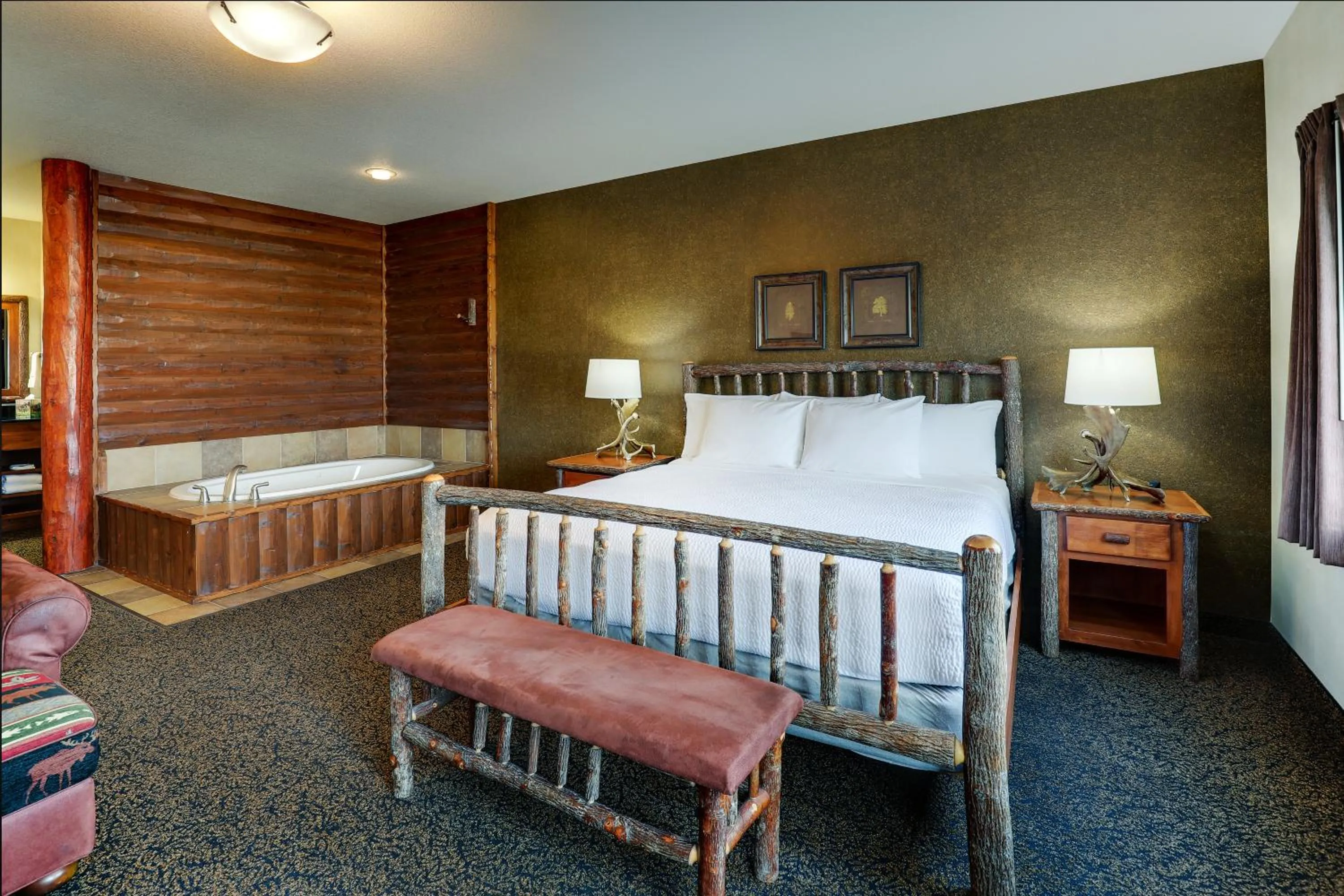 Bed in Stoney Creek Hotel Sioux City