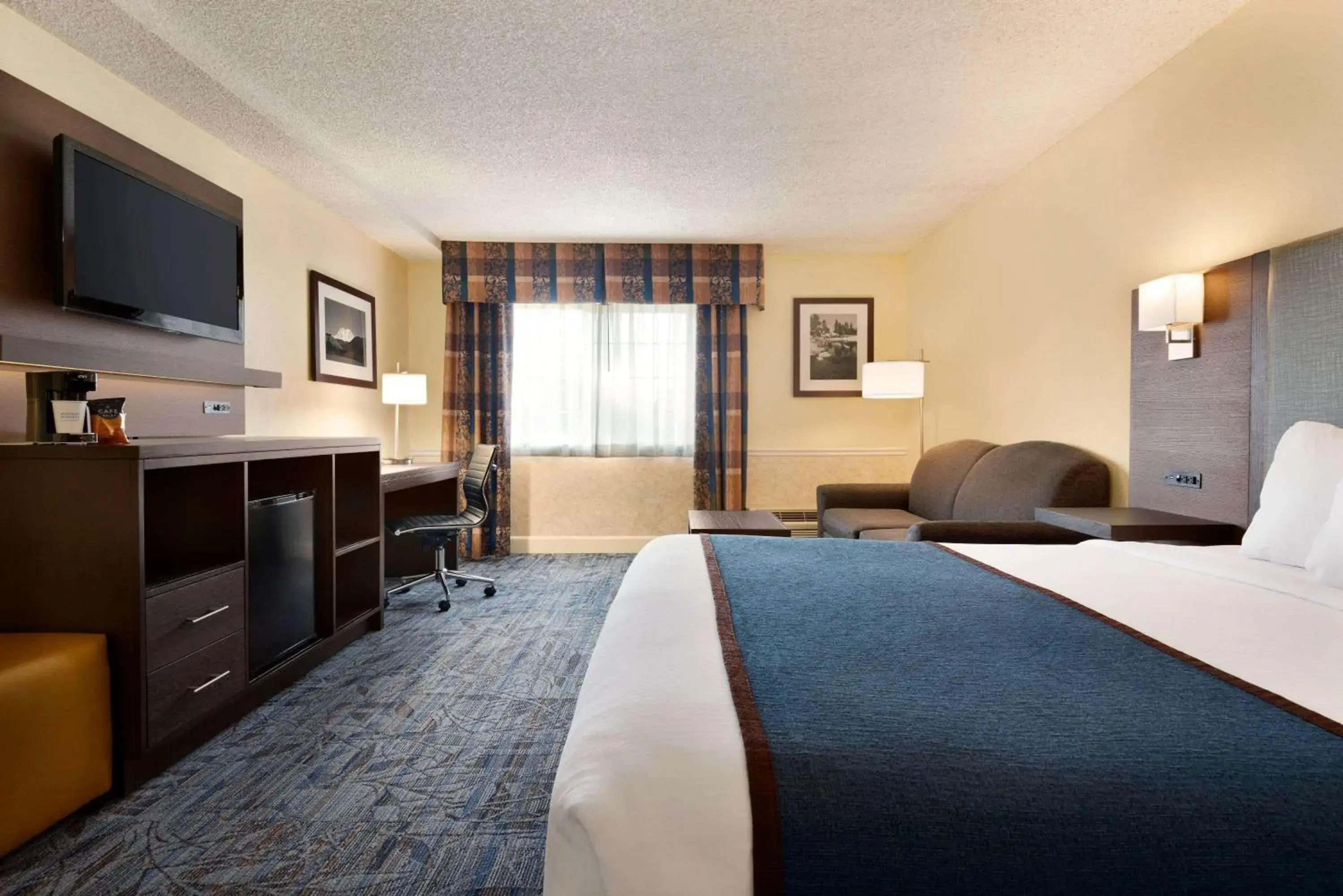 Photo of the whole room, Bed in Ramada by Wyndham Spokane Airport Photo of the whole room, Bed in Ramada by Wyndham Spokane Airport