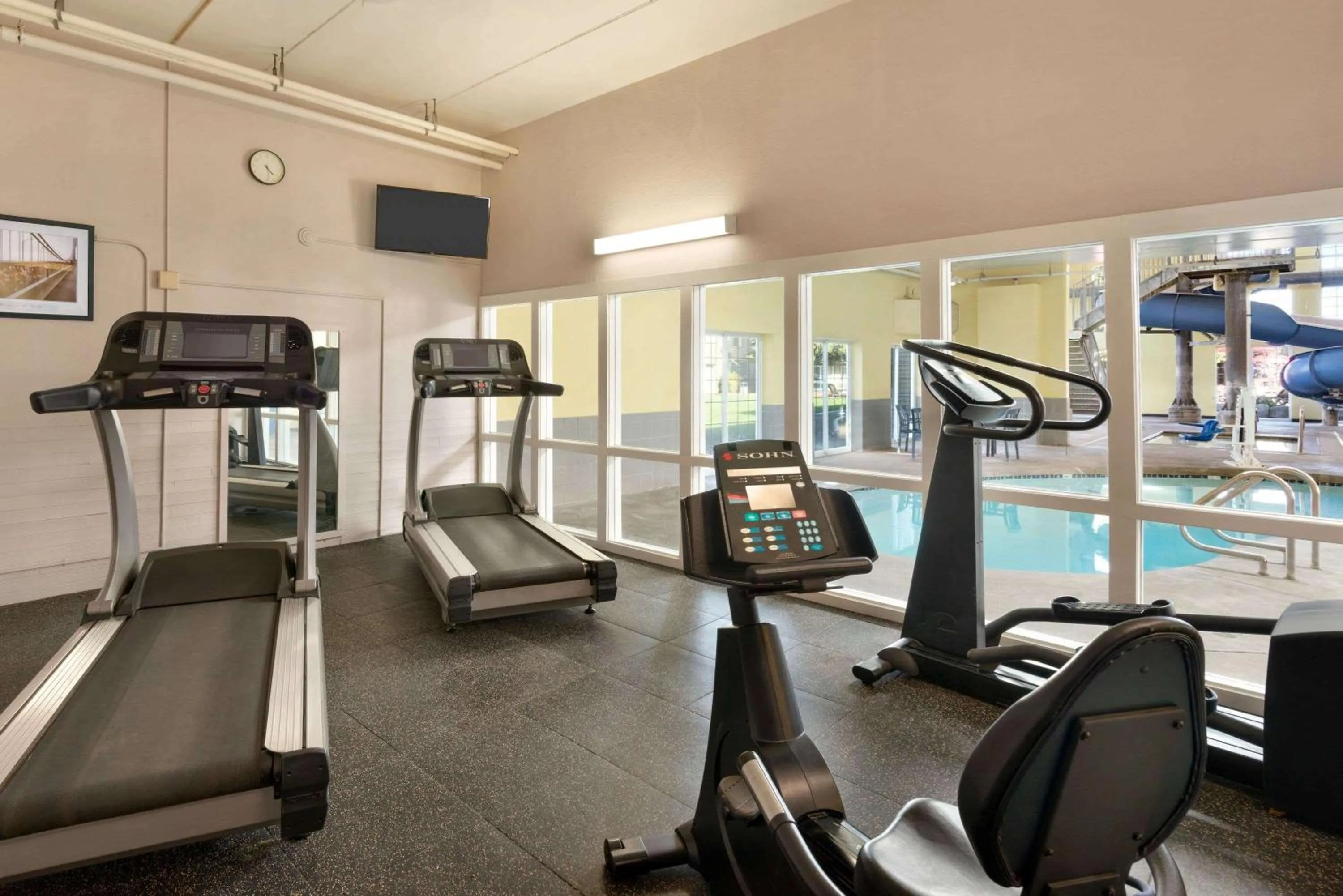 Fitness centre/facilities in Ramada by Wyndham Spokane Airport