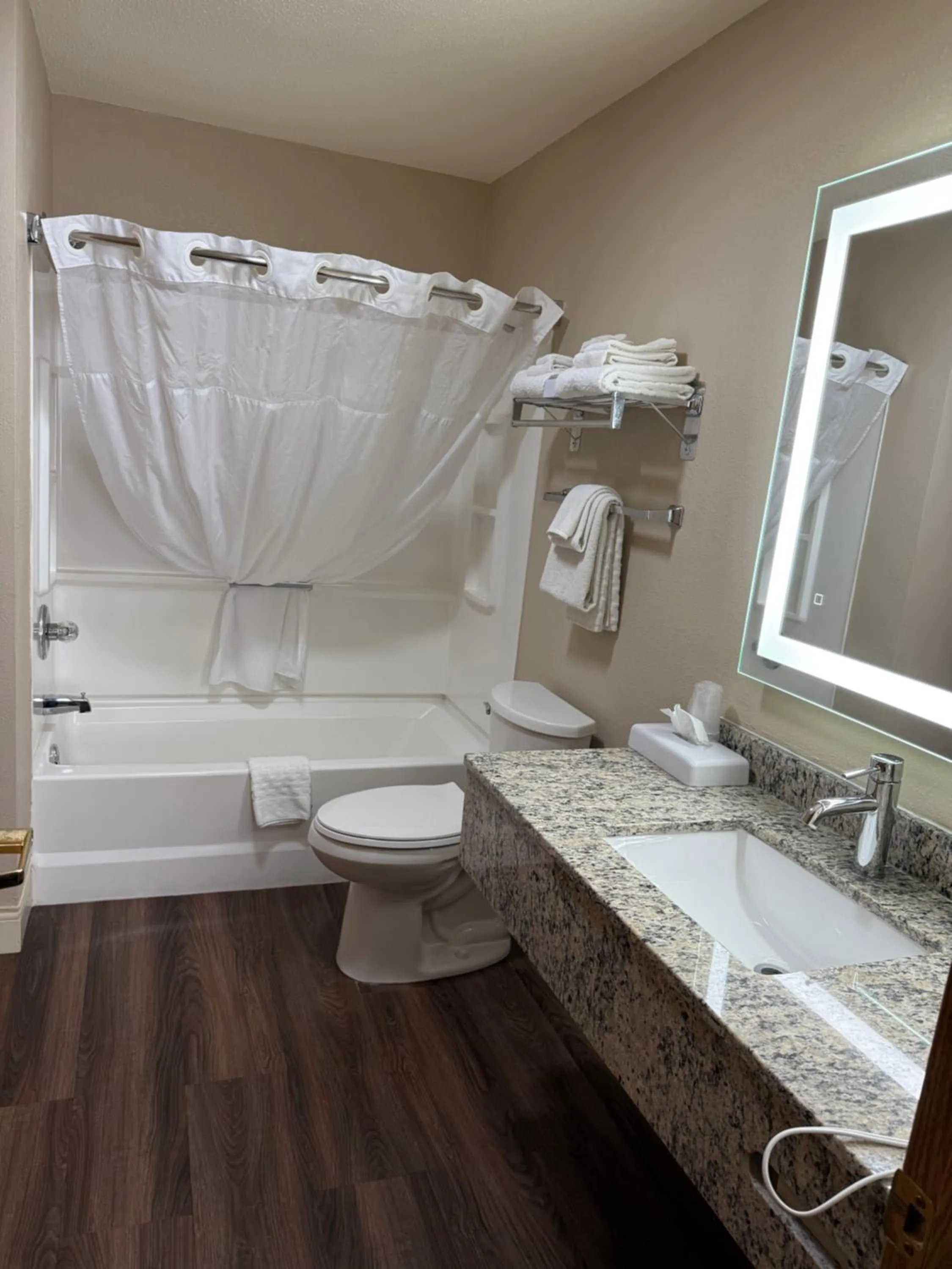 Bathroom in Best Western Dodgeville Inn & Suites