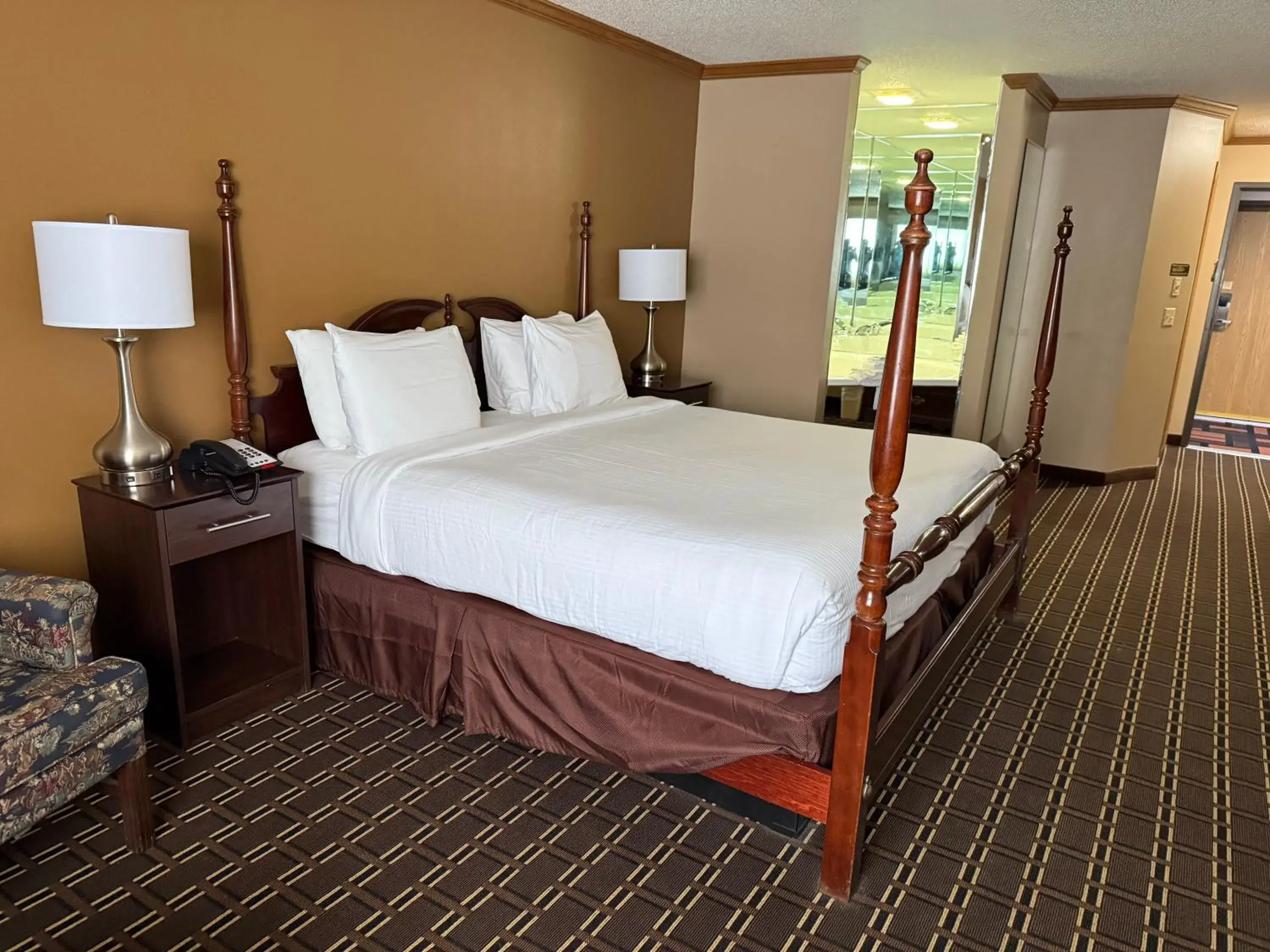 King Room with Whirlpool - Non-Smoking in Best Western Dodgeville Inn & Suites King Room with Whirlpool - Non-Smoking in Best Western Dodgeville Inn & Suites