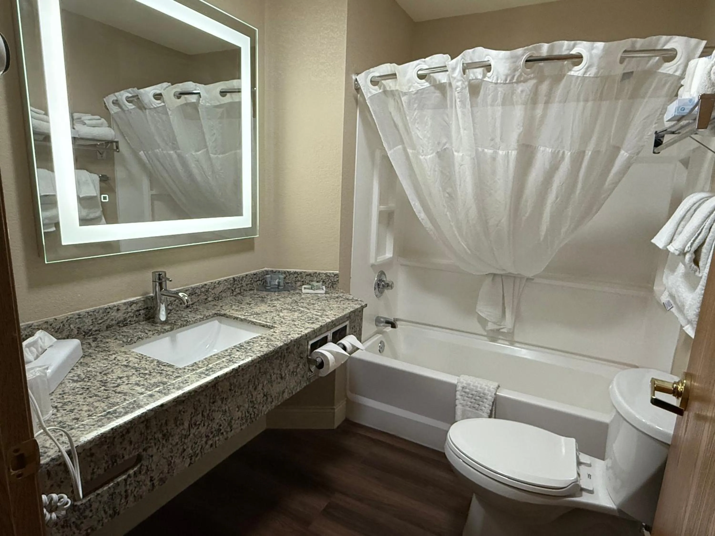 Bathroom in Best Western Dodgeville Inn & Suites
