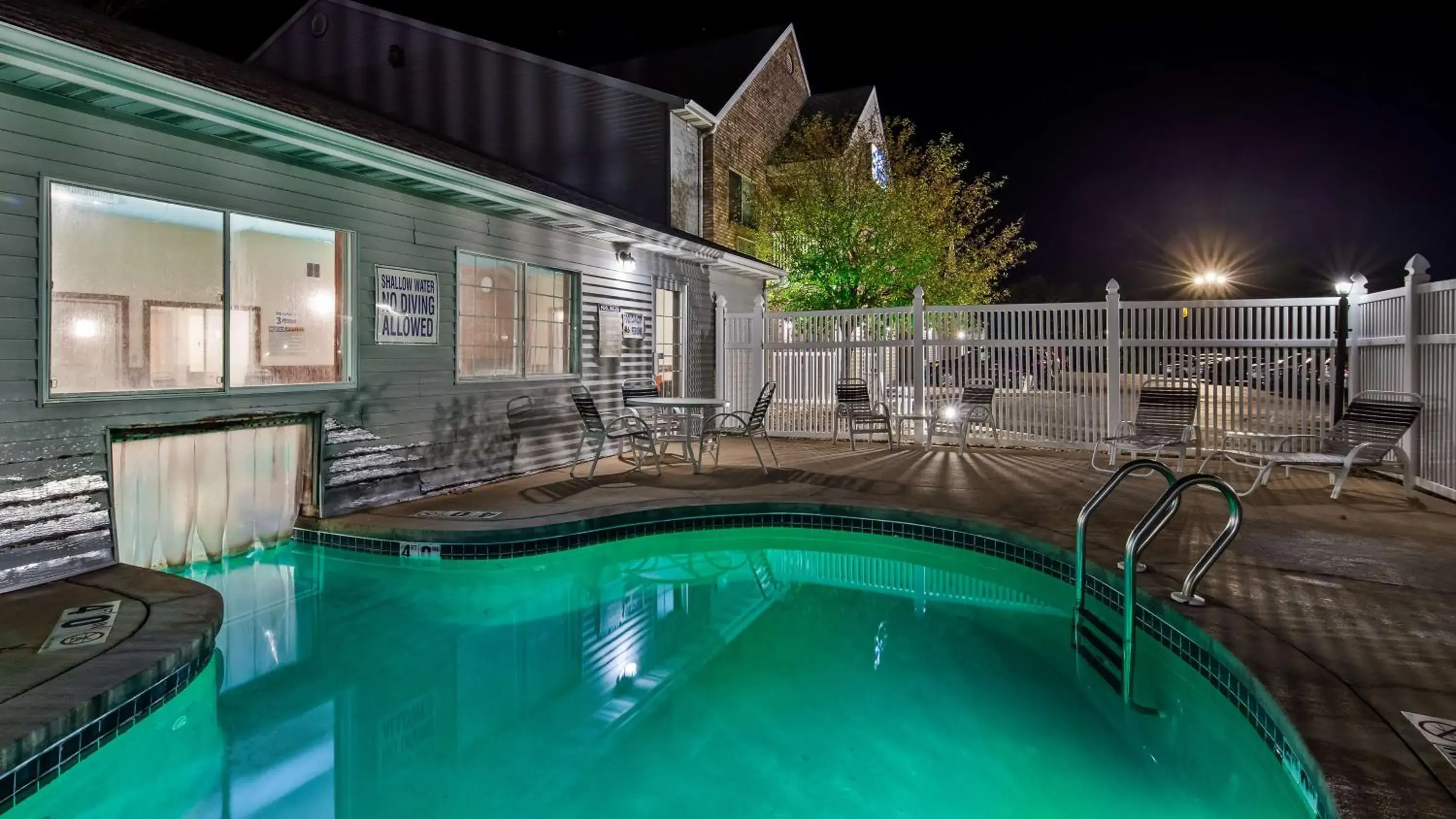 Pool view in Best Western Dodgeville Inn & Suites Pool view in Best Western Dodgeville Inn & Suites