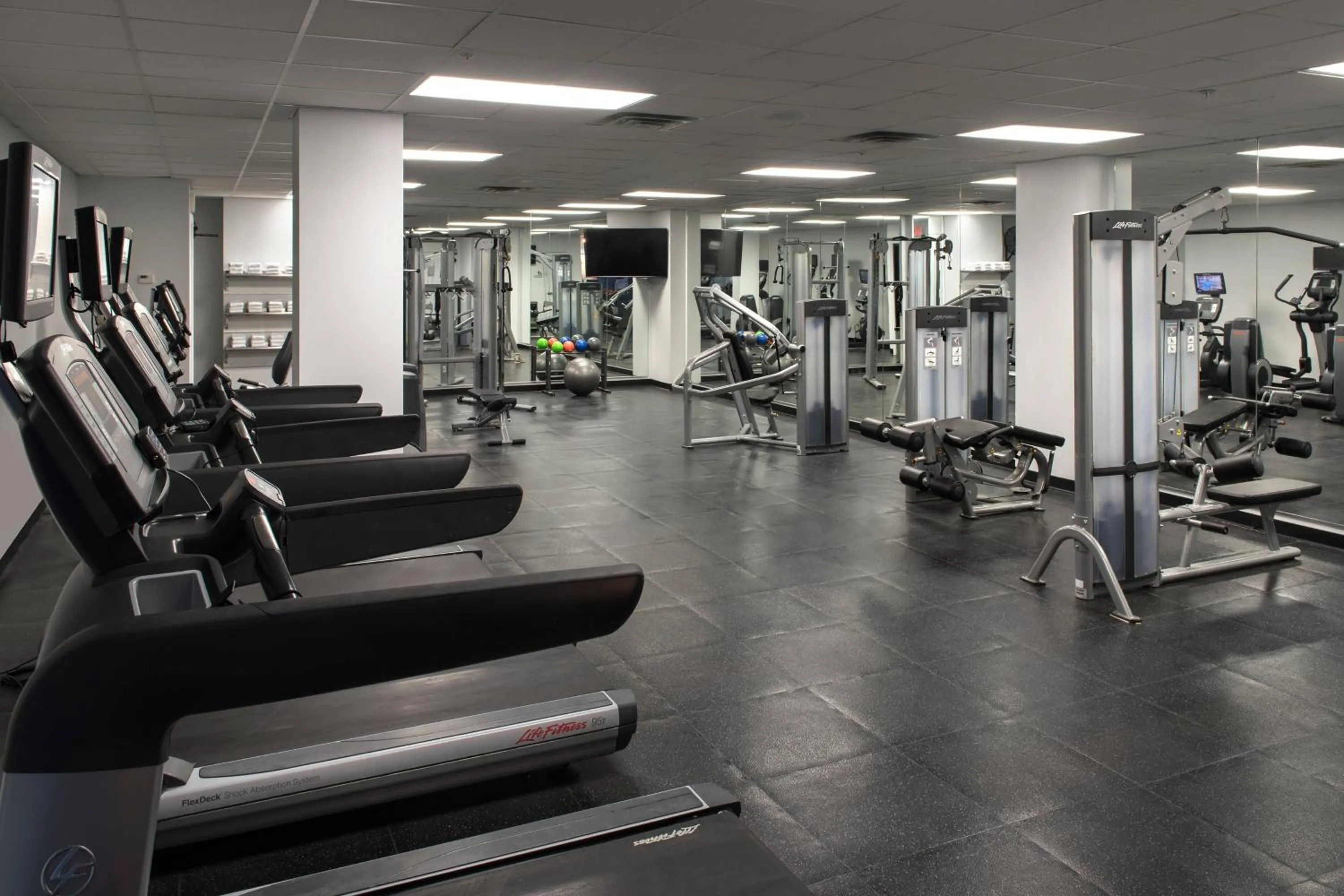Fitness centre/facilities in Delta Hotels by Marriott Utica