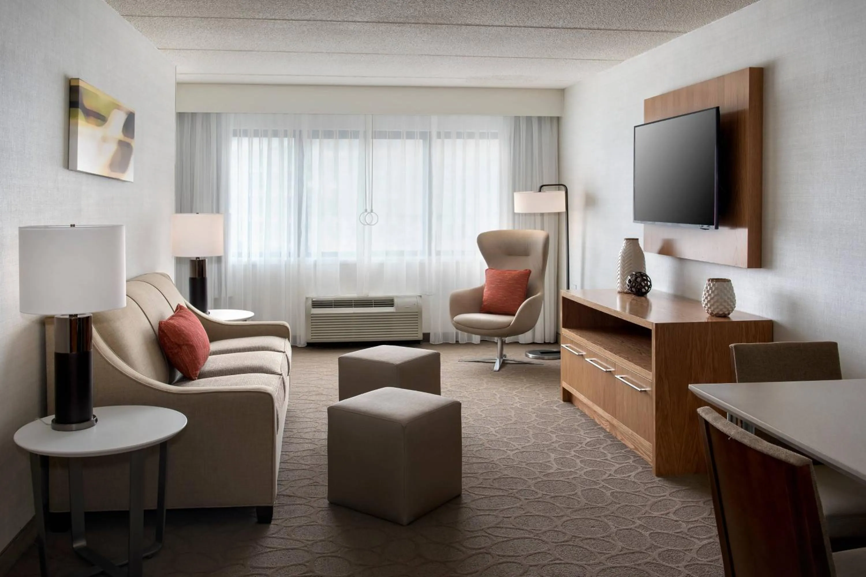 Living room in Delta Hotels by Marriott Utica