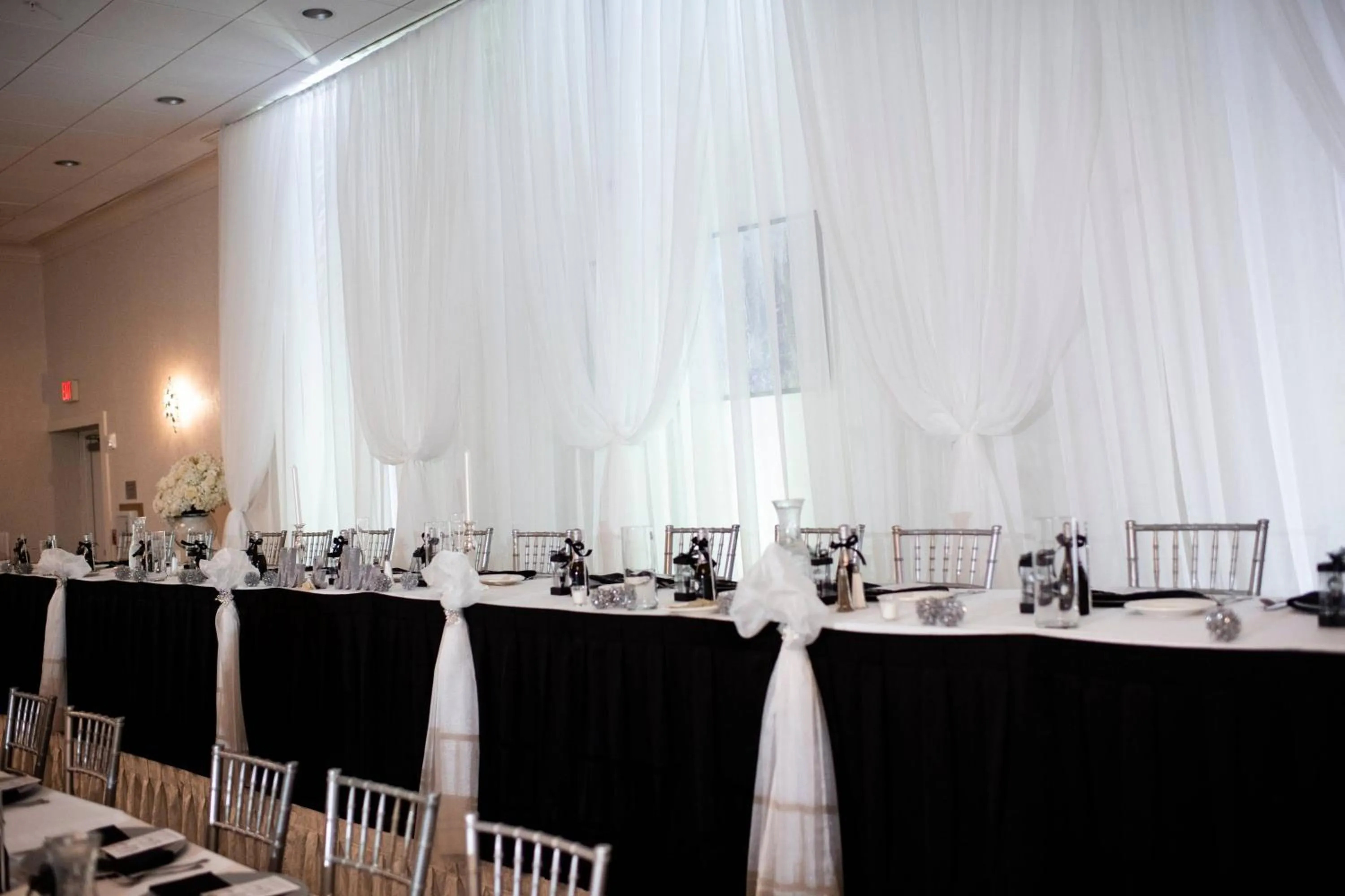 Lobby or reception in Delta Hotels by Marriott Utica