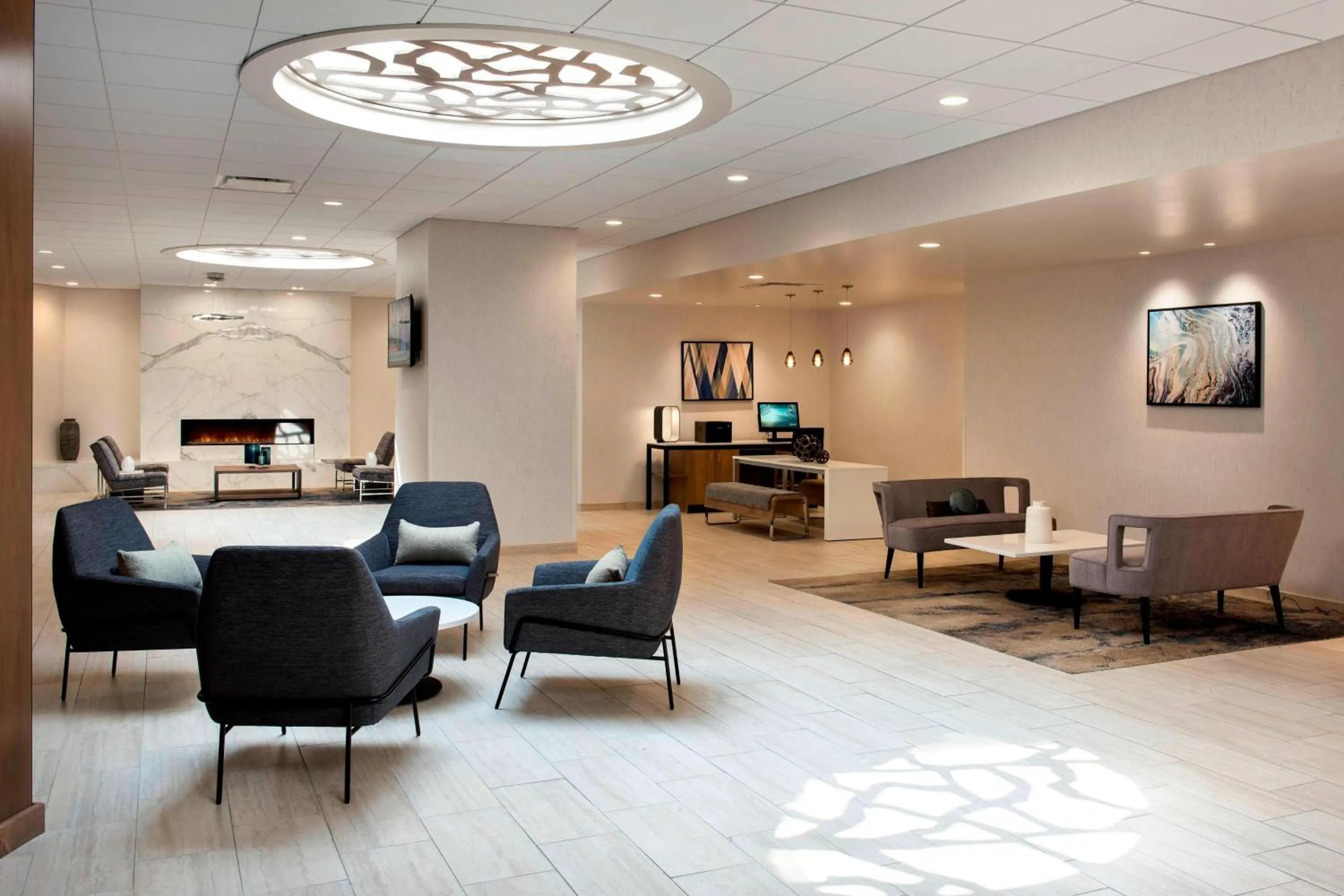 Lobby or reception in Delta Hotels by Marriott Utica