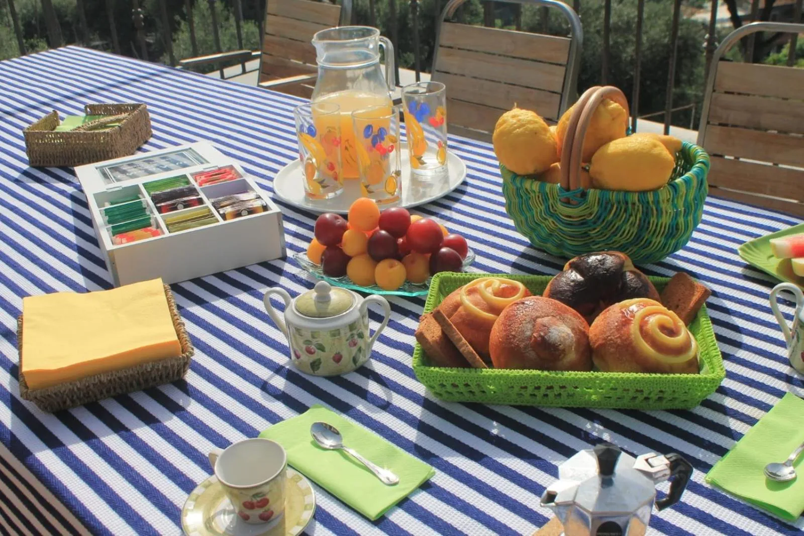 Food and drinks in B&B DA CHIARA SEA SIGHT