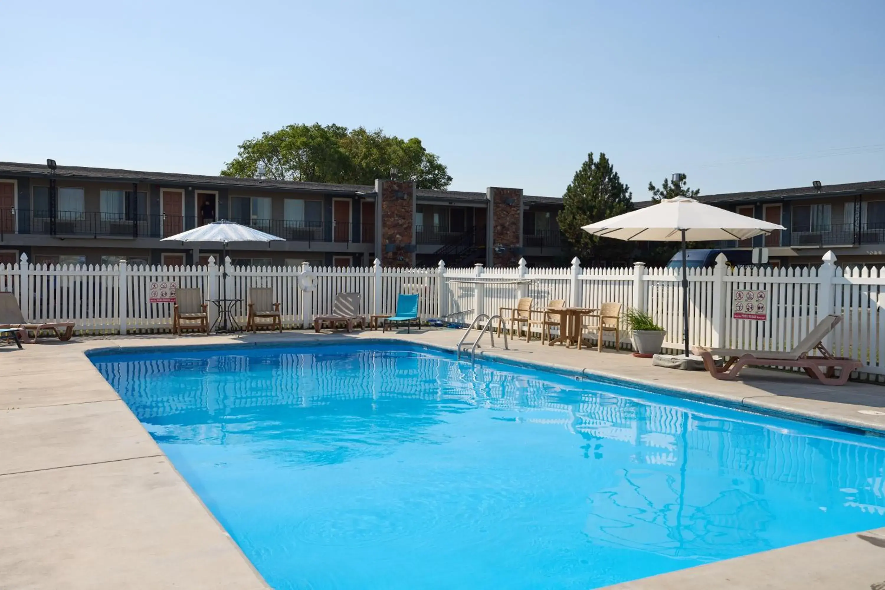 Property building in Cimarron Inn Klamath Falls Property building in Cimarron Inn Klamath Falls