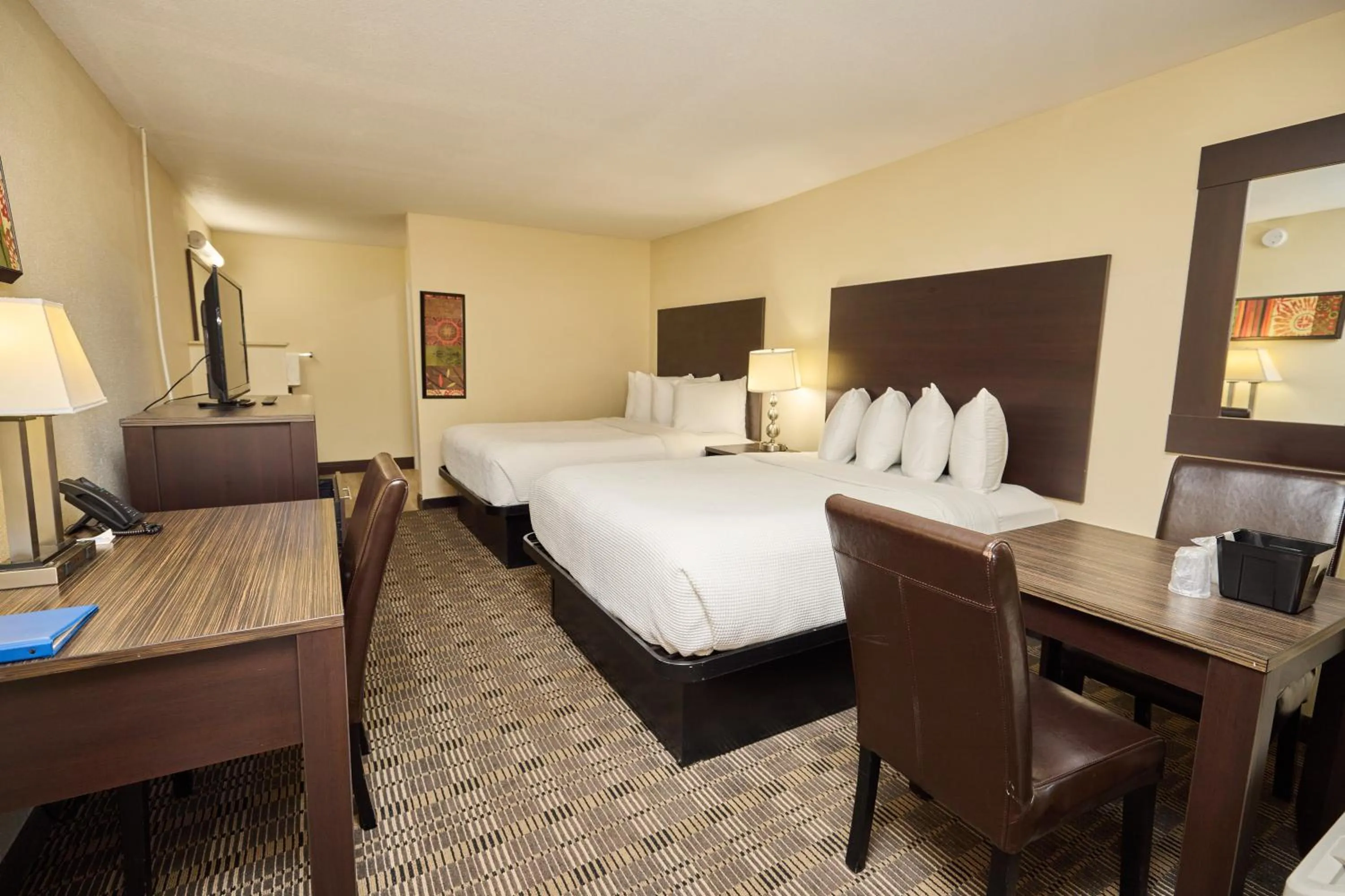 Bed in Cimarron Inn Klamath Falls