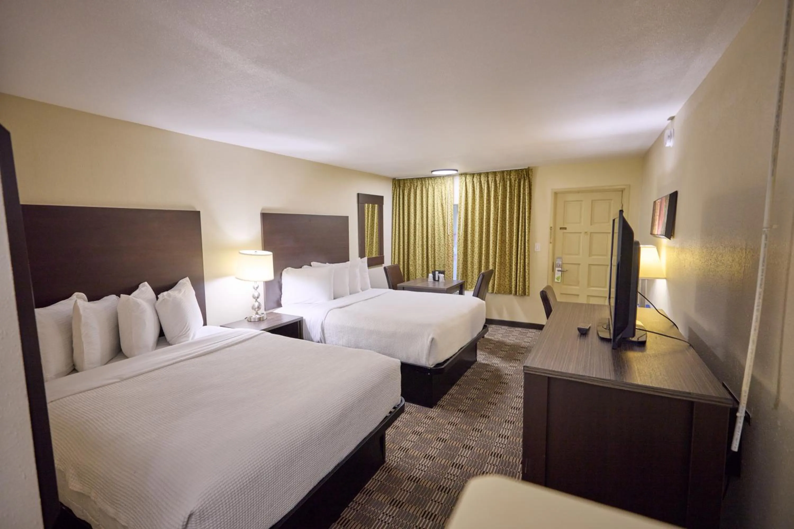 Bed in Cimarron Inn Klamath Falls