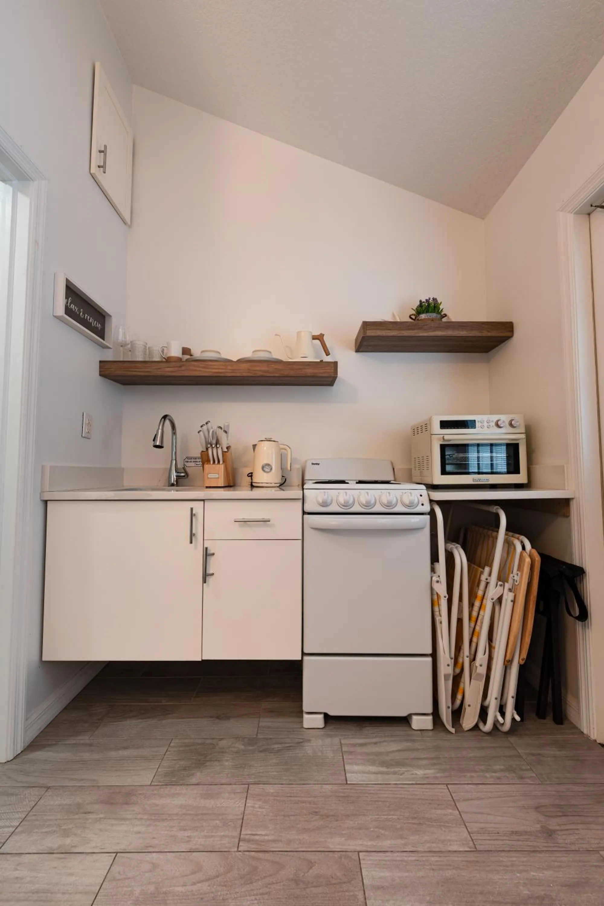 Kitchen or kitchenette in Seahorse Beach Bungalows