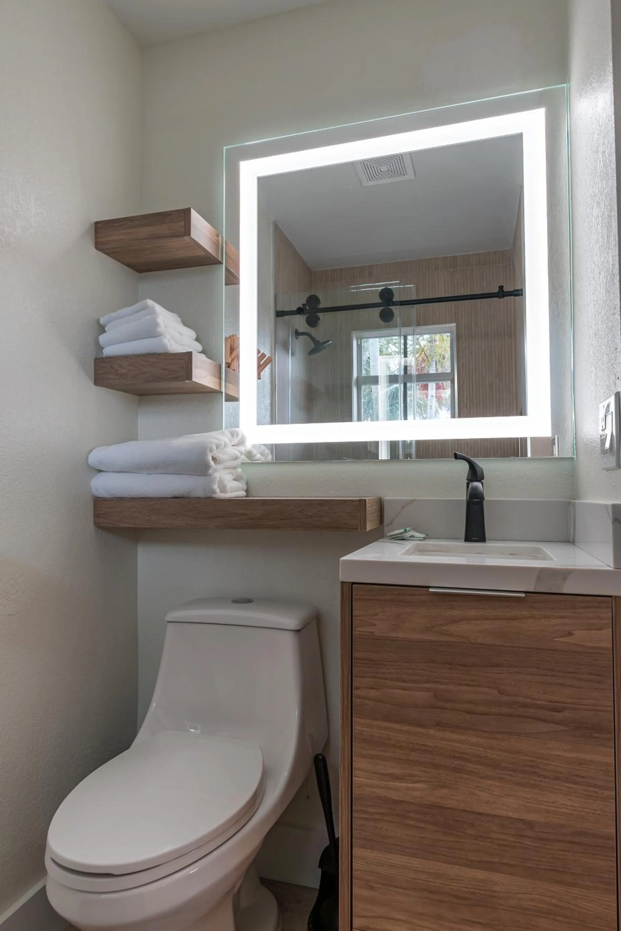 Toilet in Seahorse Beach Bungalows