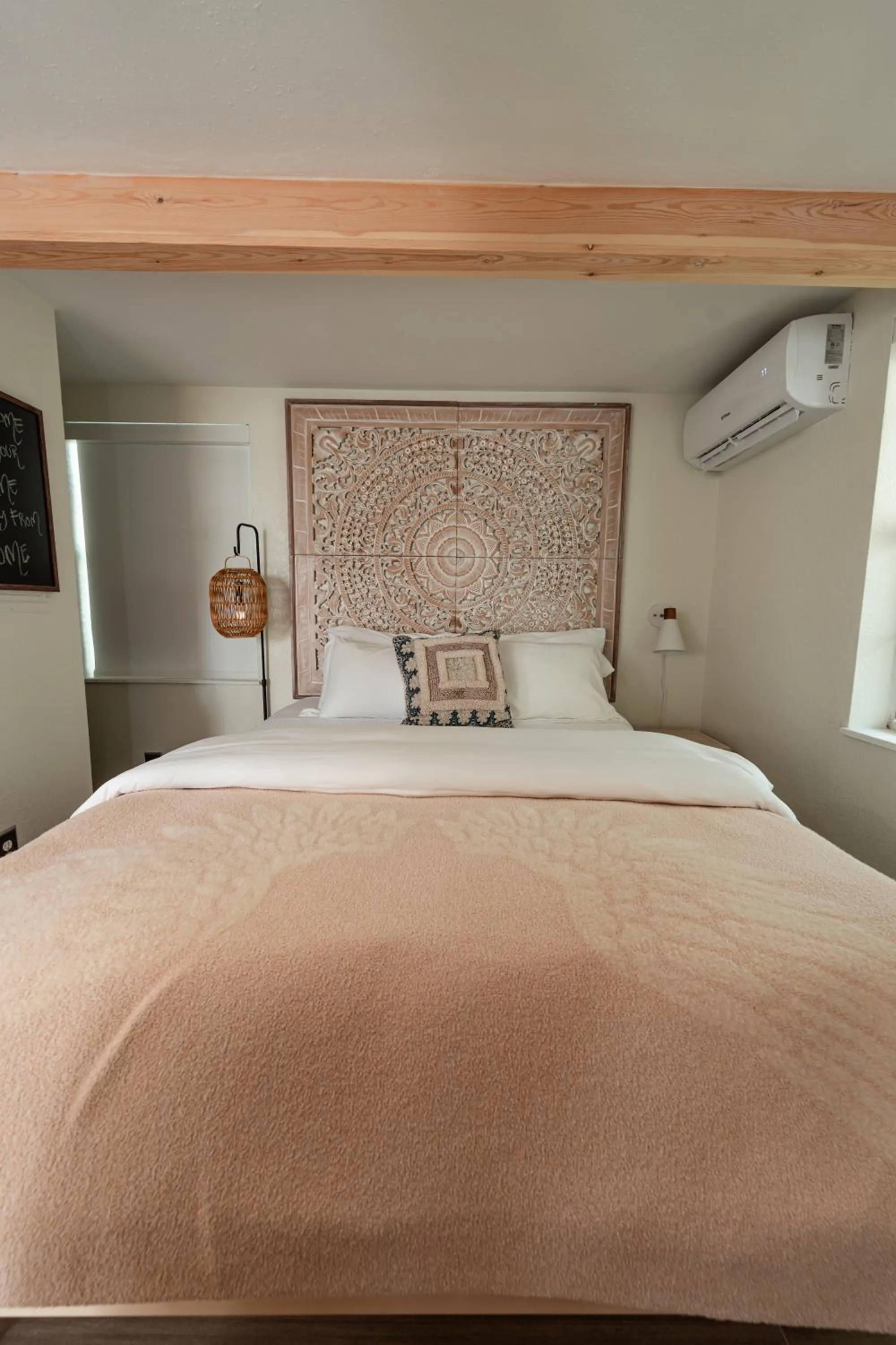 Photo of the whole room, Bed in Seahorse Beach Bungalows