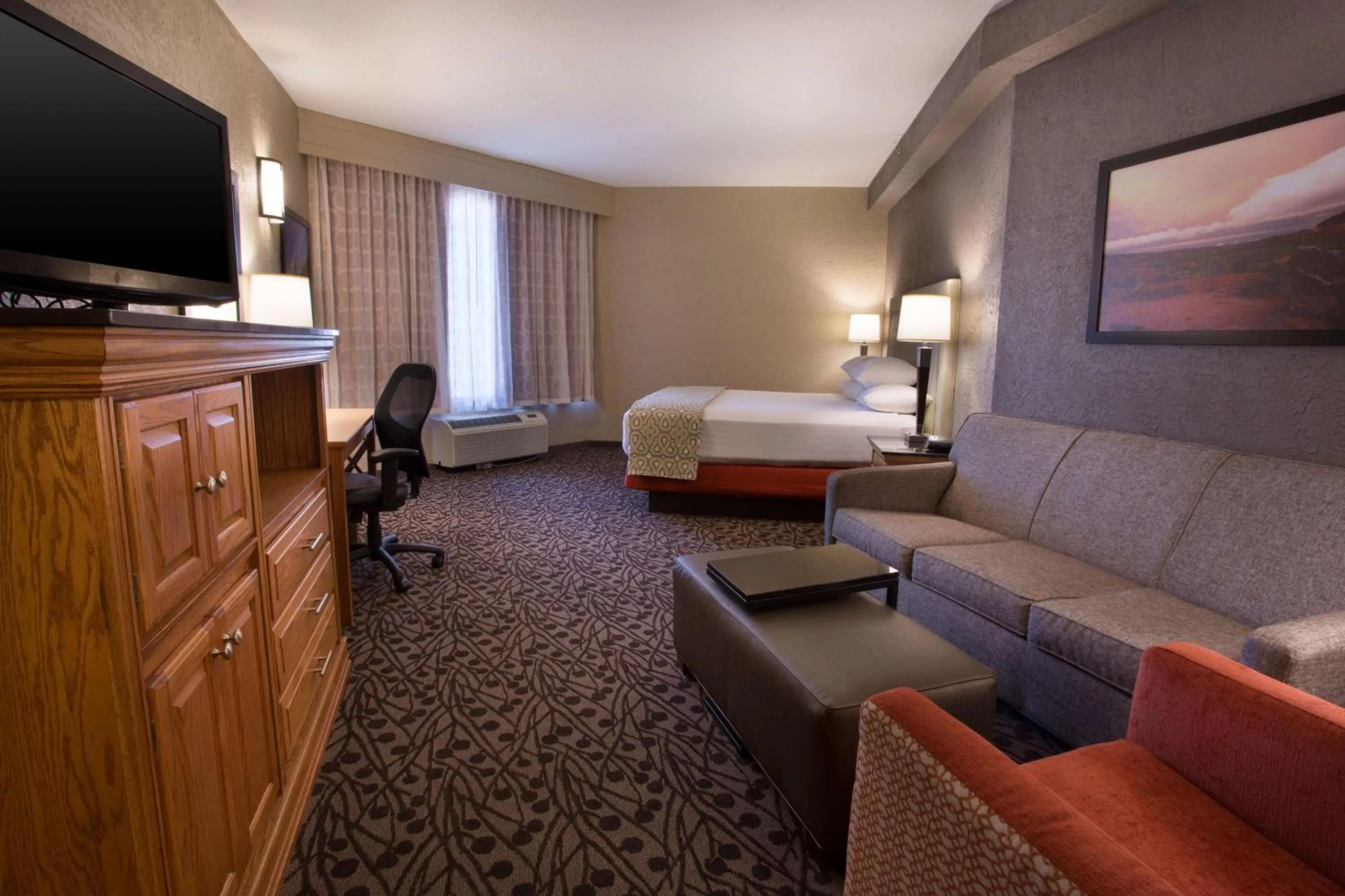 Photo of the whole room, Bed in Drury Inn & Suites Amarillo