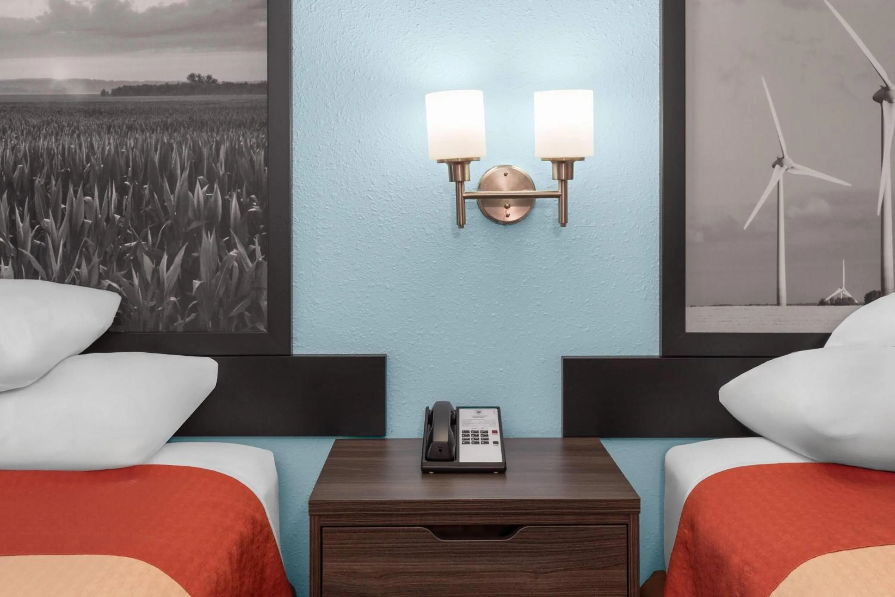 Photo of the whole room in Super 8 by Wyndham Rock Port MO