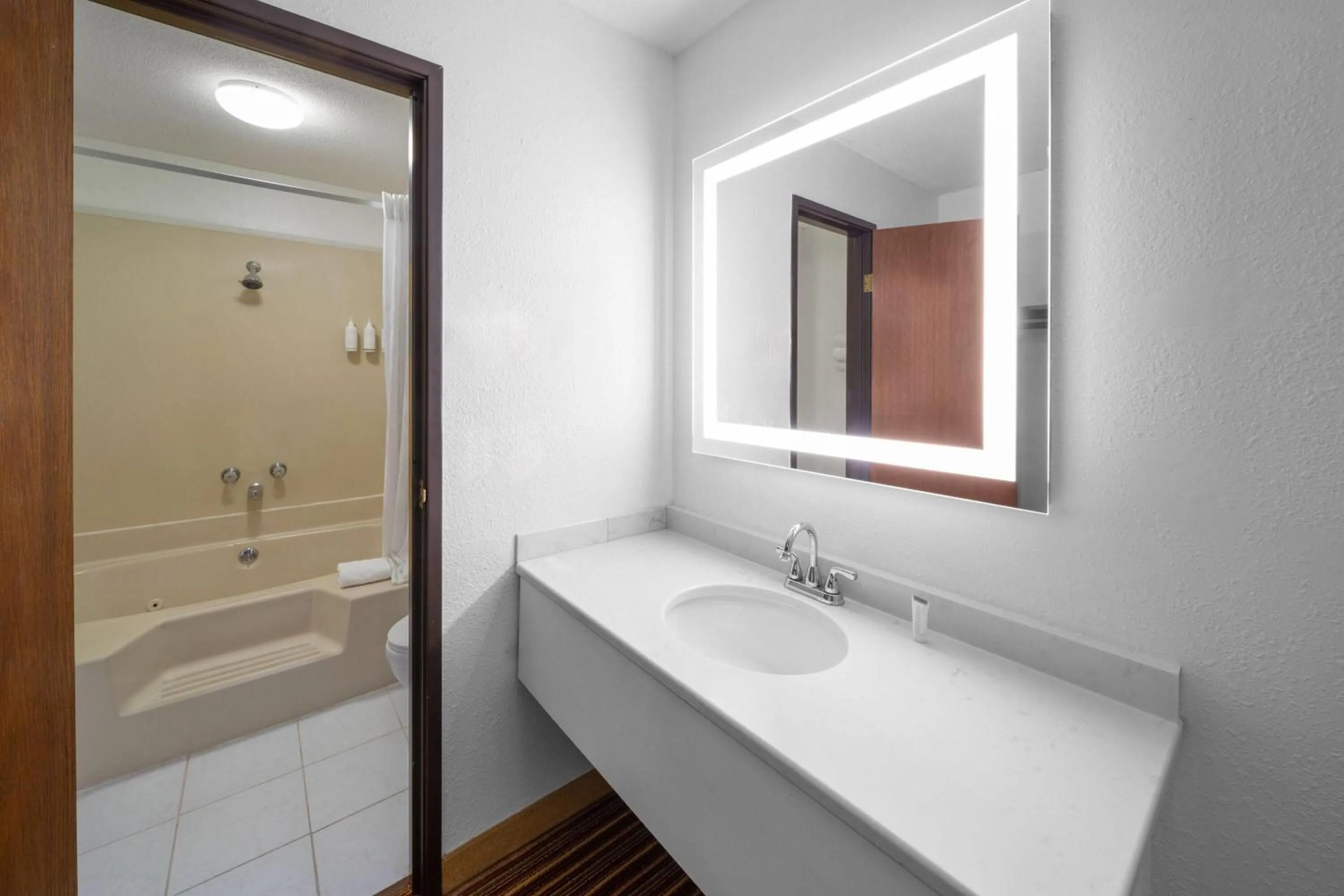 Bathroom in Super 8 by Wyndham Rock Port MO