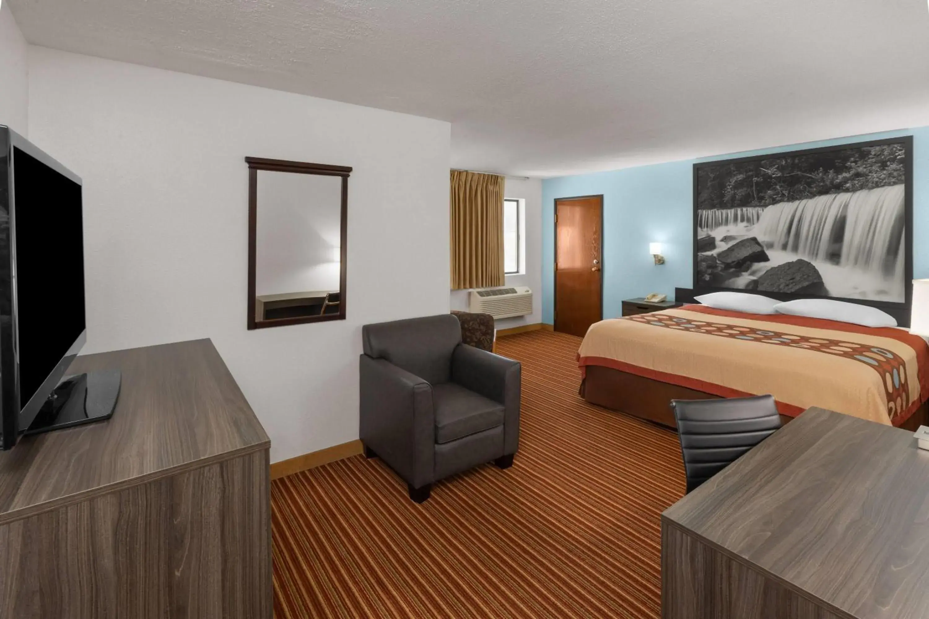 Deluxe King Suite in Super 8 by Wyndham Rock Port MO Deluxe King Suite in Super 8 by Wyndham Rock Port MO