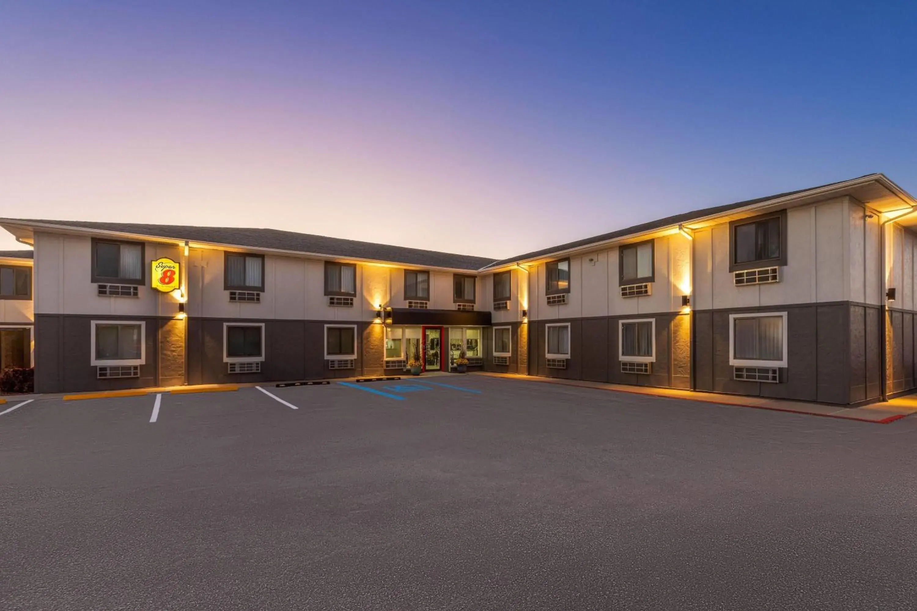 Property building in Super 8 by Wyndham Rock Port MO Property building in Super 8 by Wyndham Rock Port MO