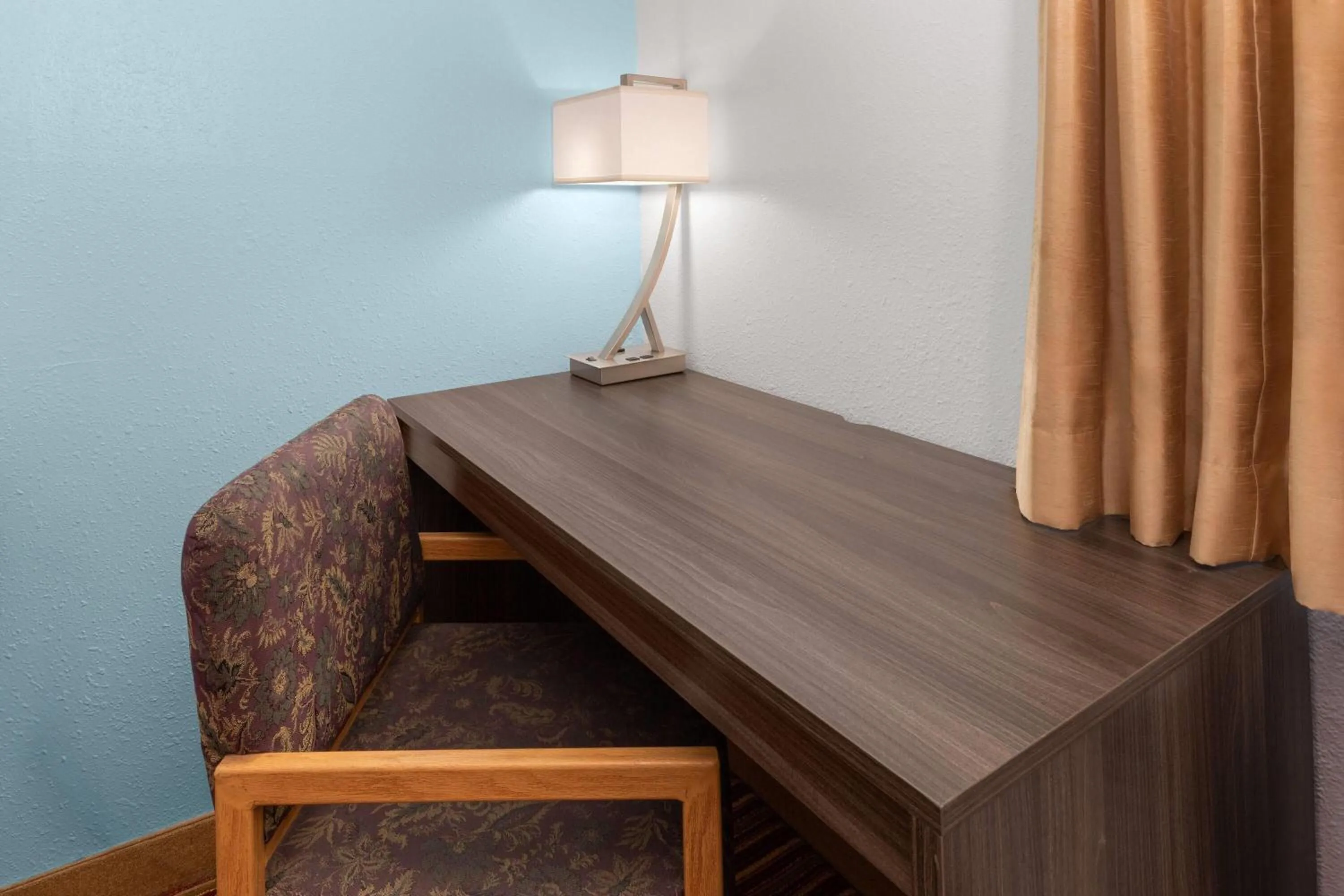 Photo of the whole room in Super 8 by Wyndham Rock Port MO