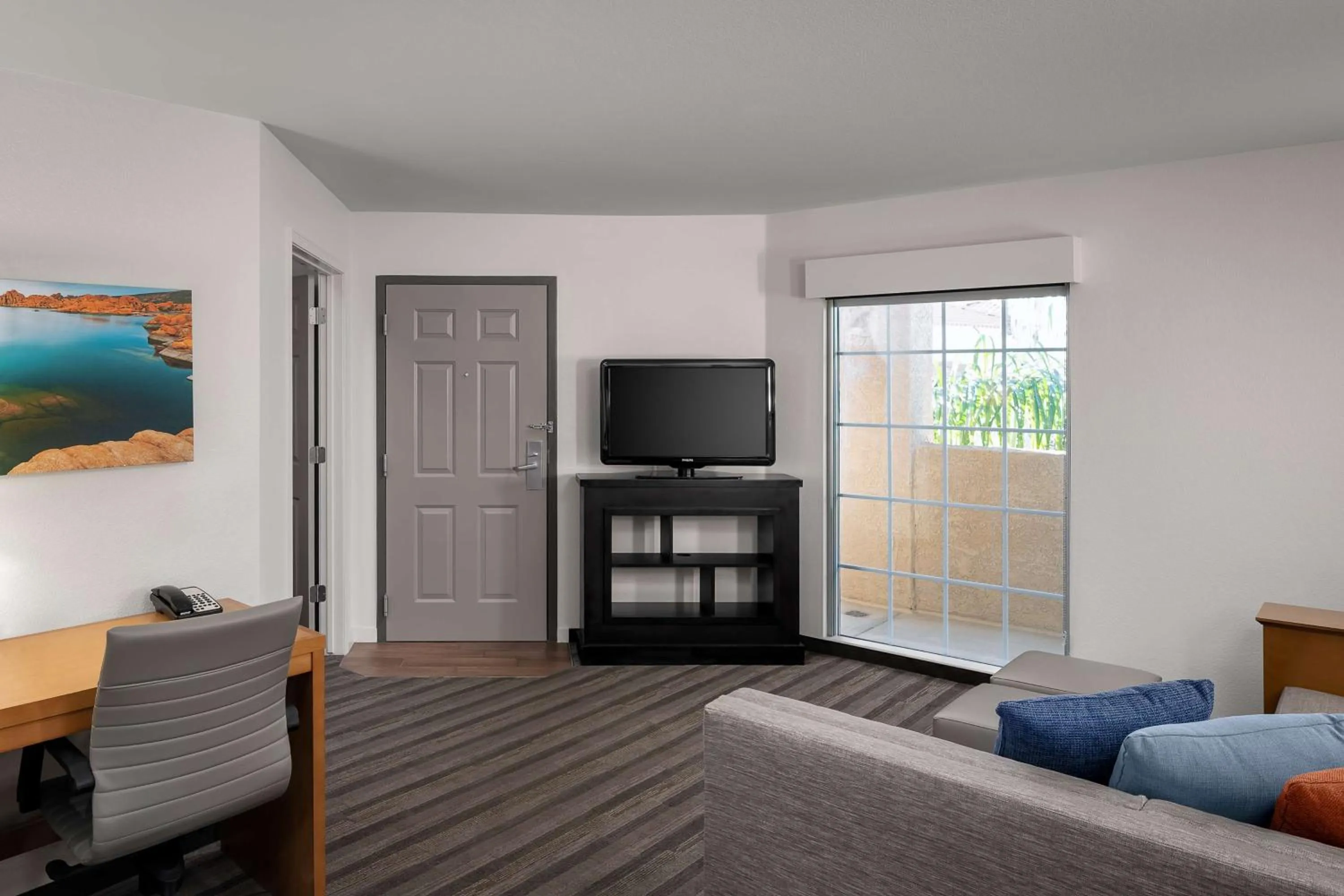 Photo of the whole room, Bed in Hyatt House Scottsdale Old Town