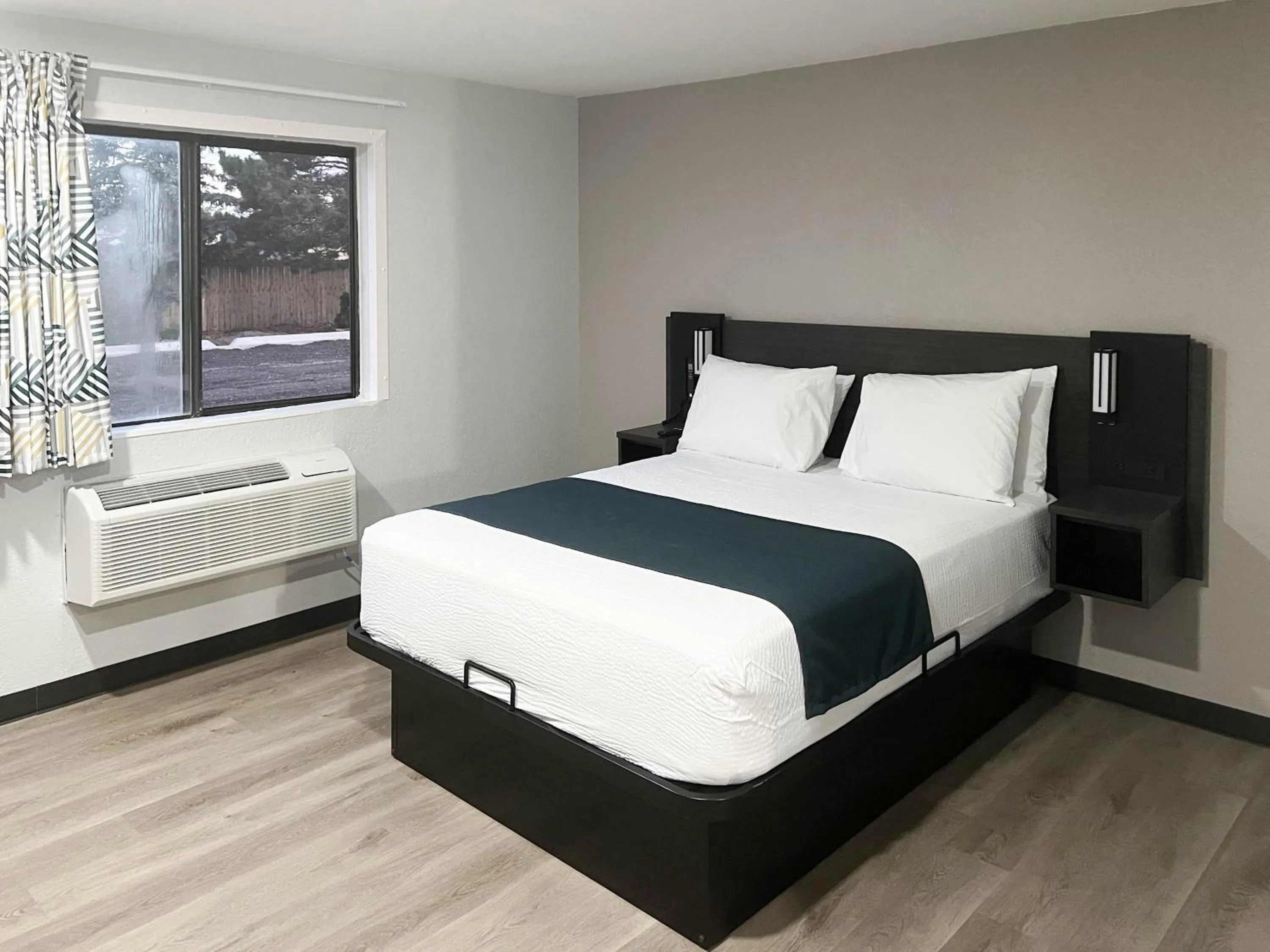 Bedroom, Bed in Motel 6 Brighton CO Denver Northeast