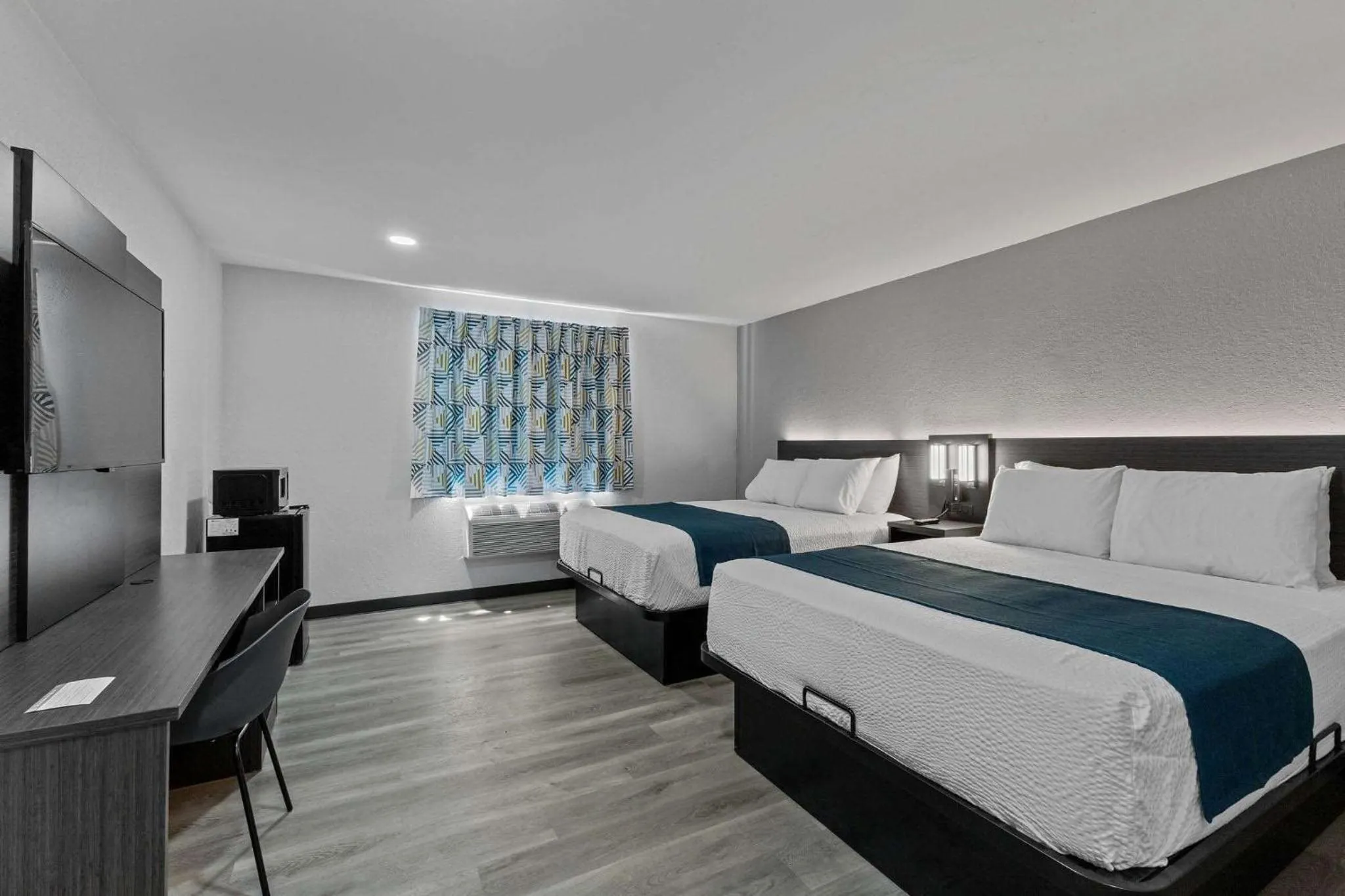 Photo of the whole room, Bed in Motel 6 Brighton CO Denver Northeast