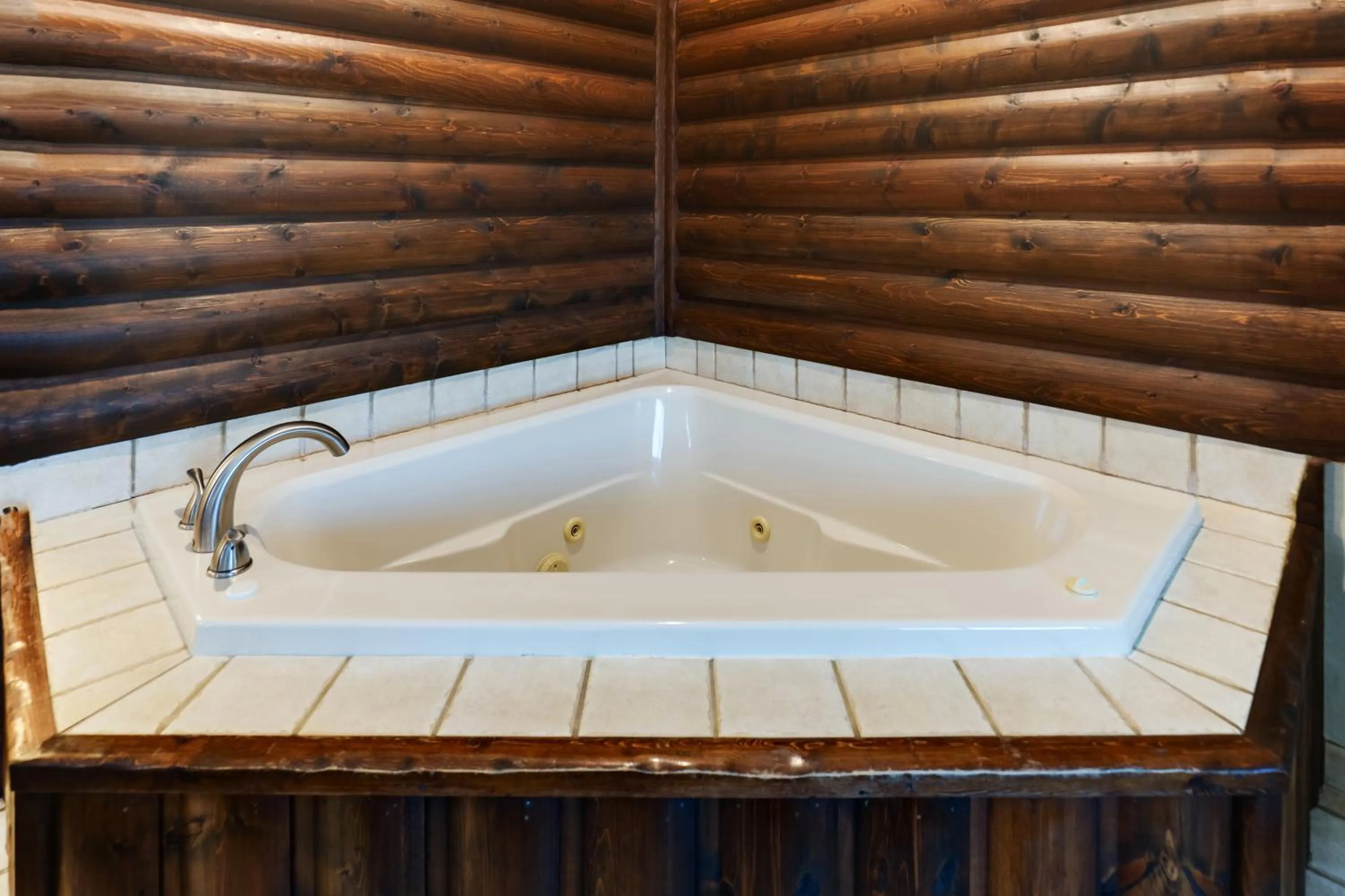 Hot Tub in Stoney Creek Hotel Des Moines - Johnston