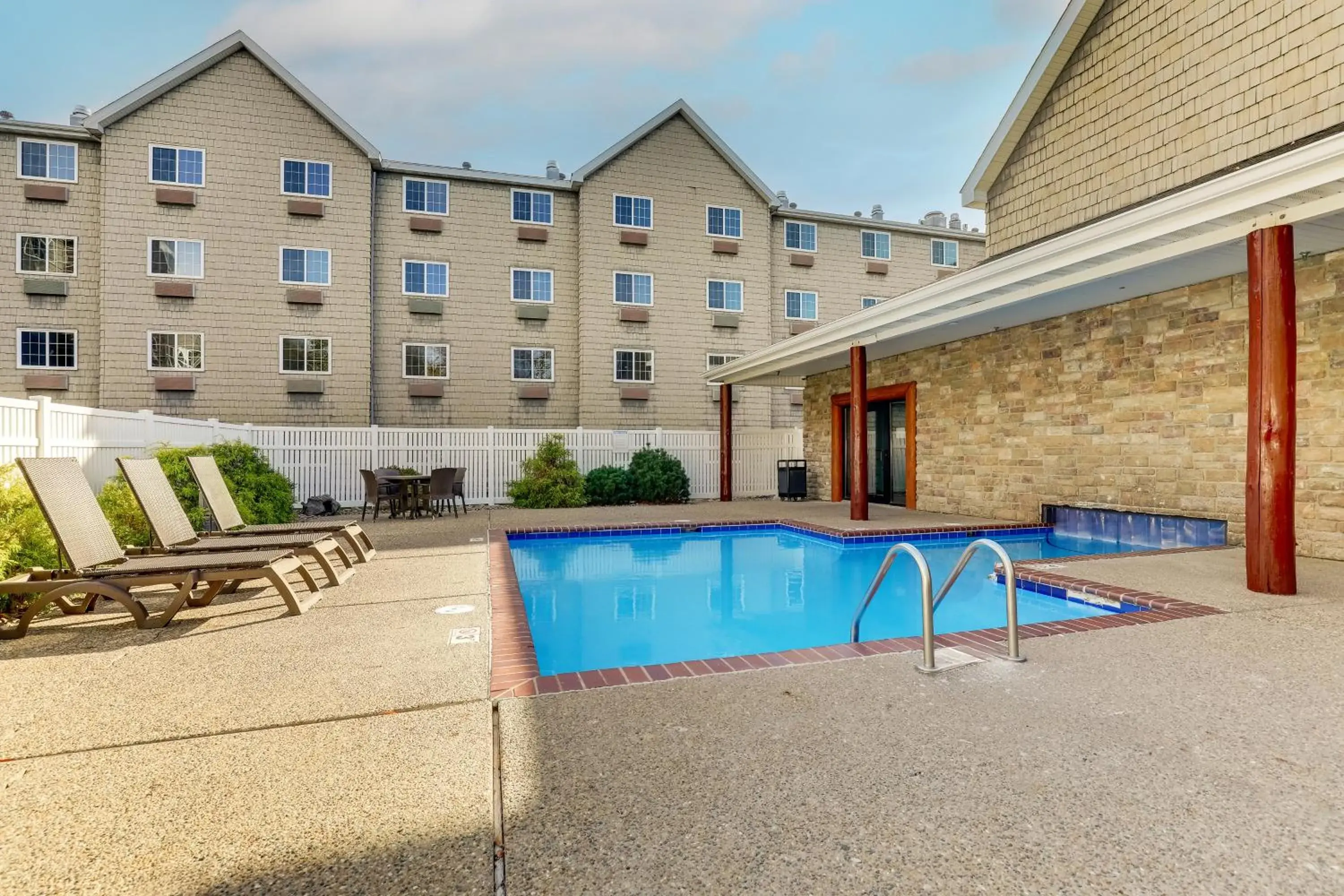 Swimming pool in Stoney Creek Hotel Des Moines - Johnston Swimming pool in Stoney Creek Hotel Des Moines - Johnston