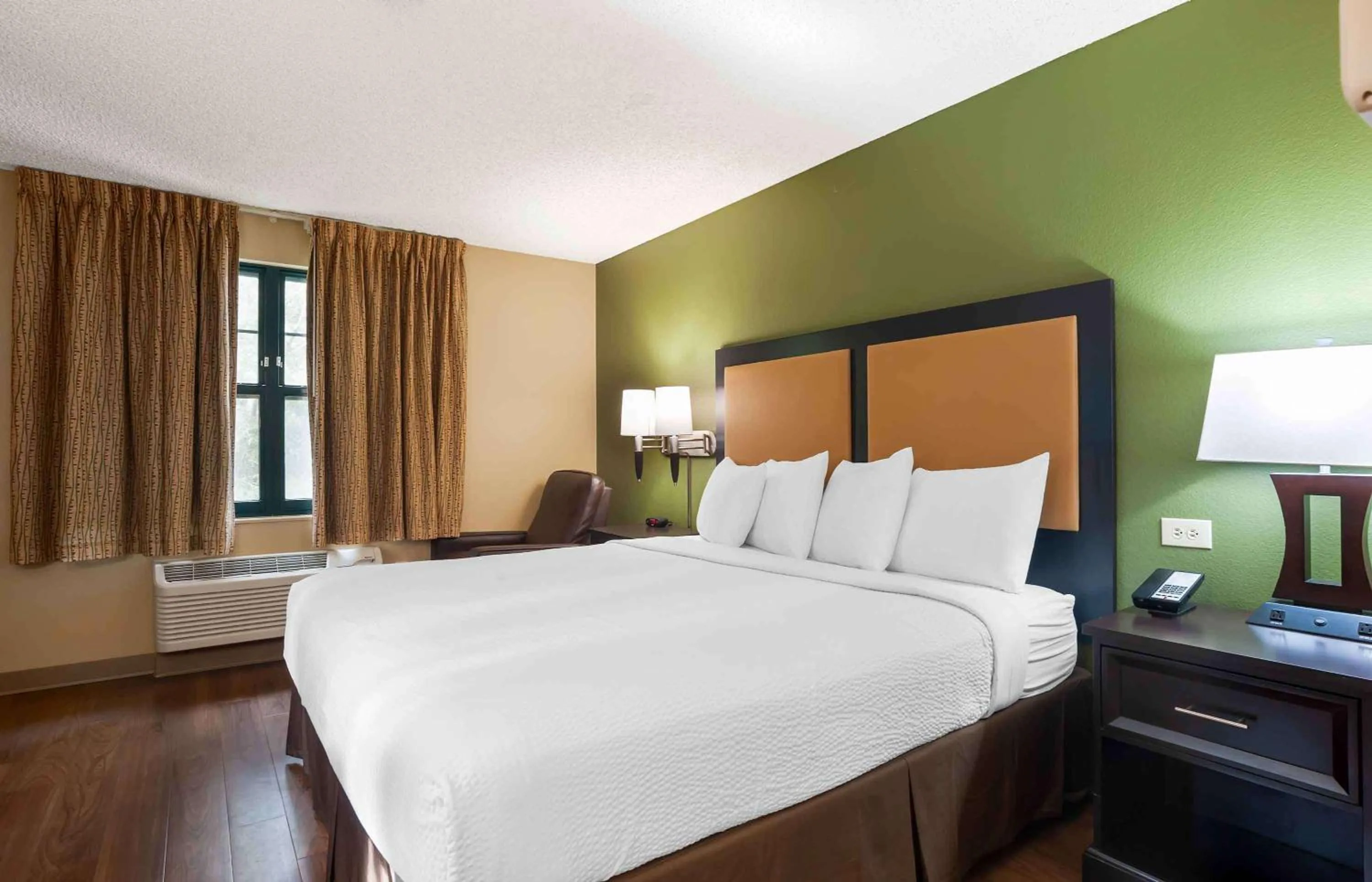 Bedroom in Extended Stay America Suites - San Diego - Hotel Circle