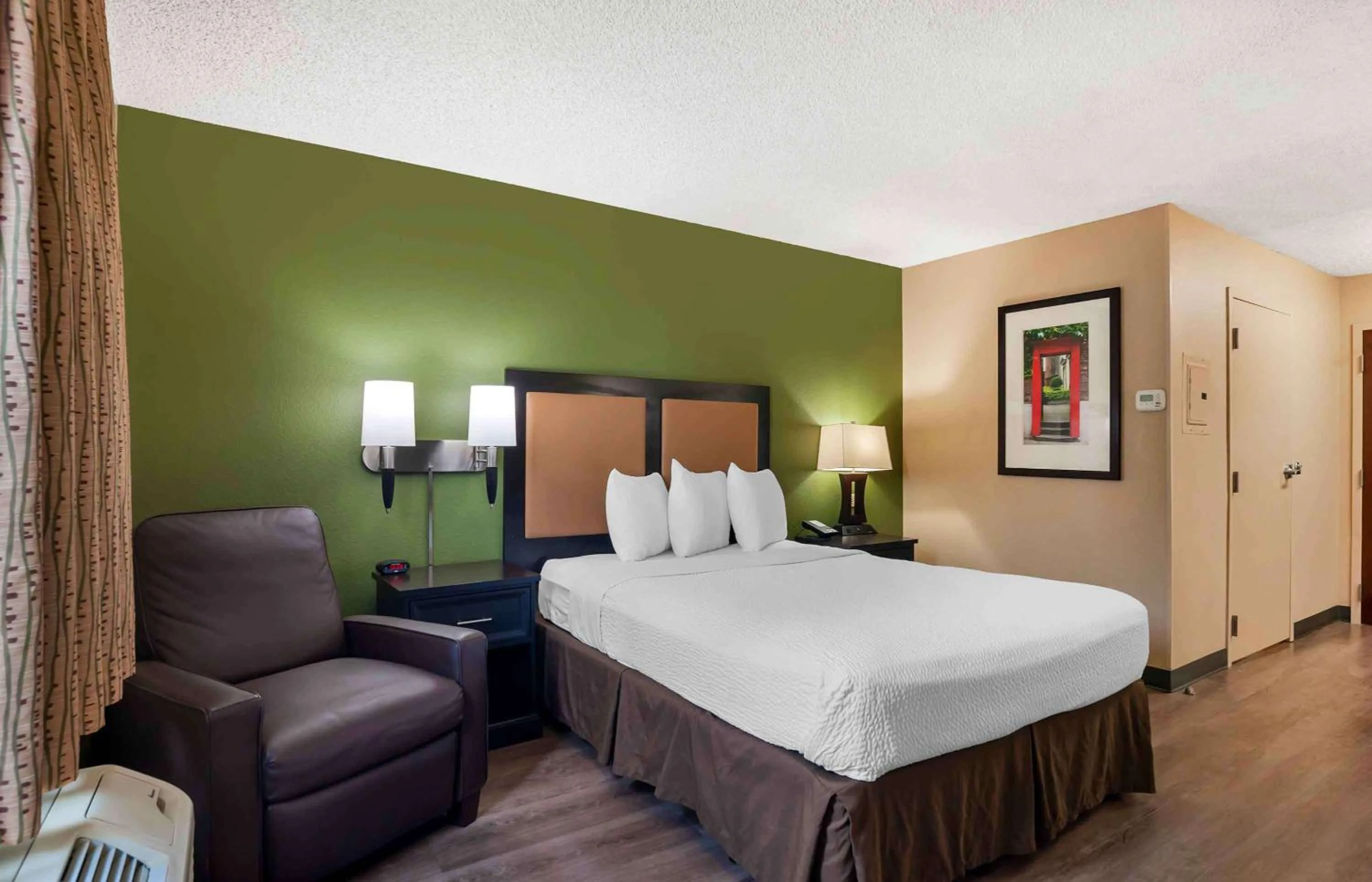 Bedroom in Extended Stay America Suites - San Diego - Hotel Circle