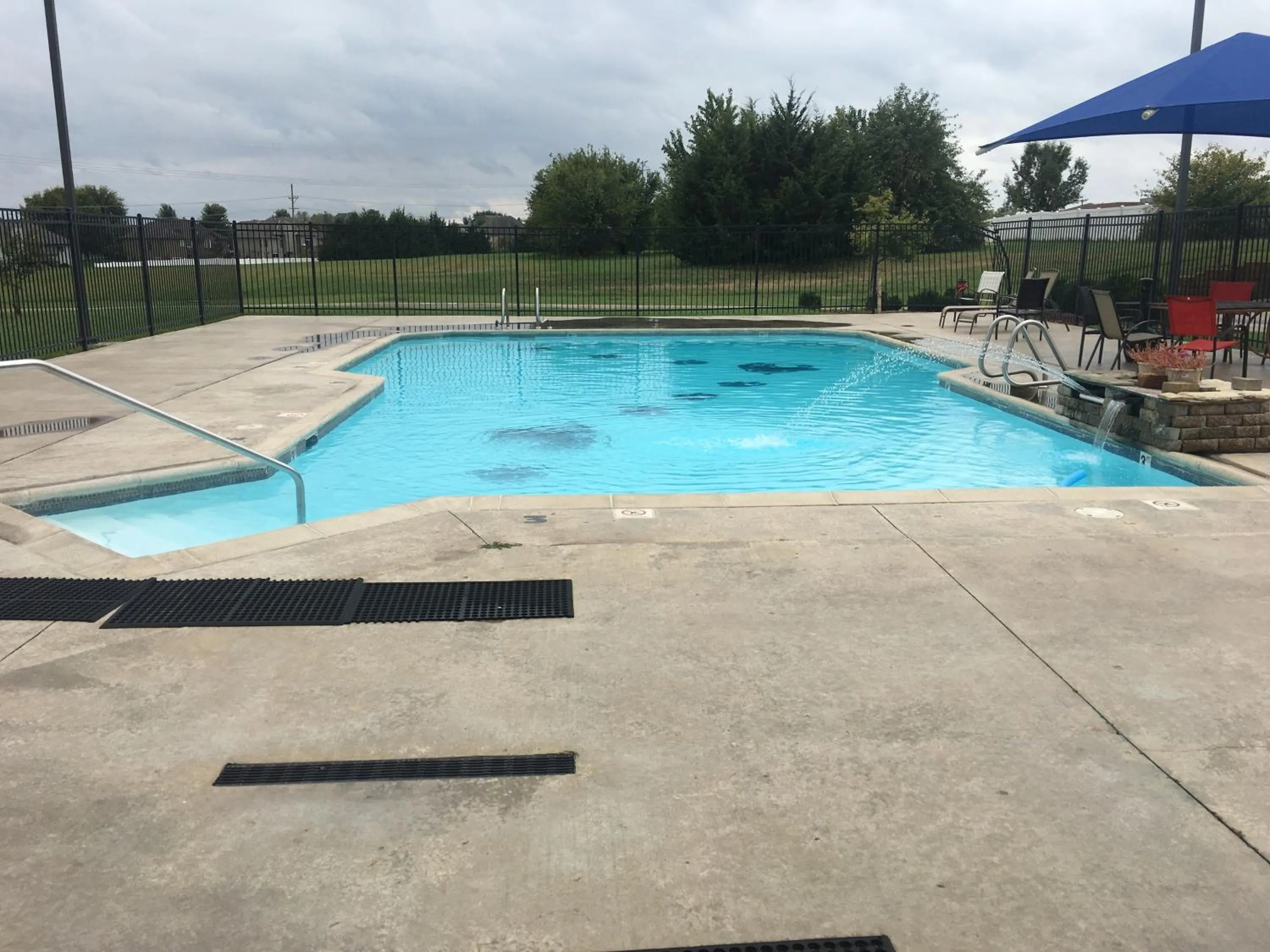 Swimming pool in Paola Inn and Suites