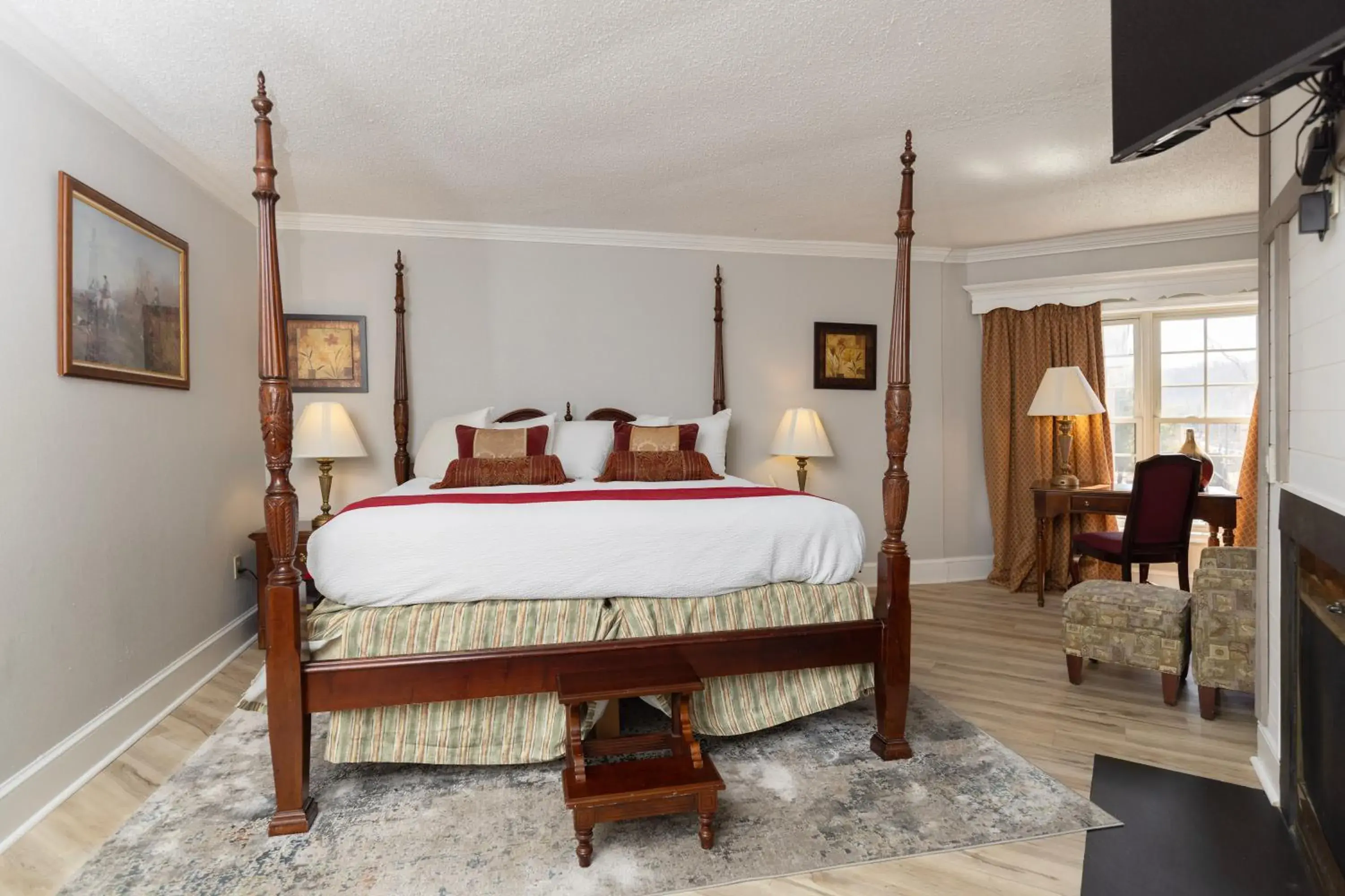 Deluxe Suite with Spa Bath in Brandywine River Hotel Deluxe Suite with Spa Bath in Brandywine River Hotel