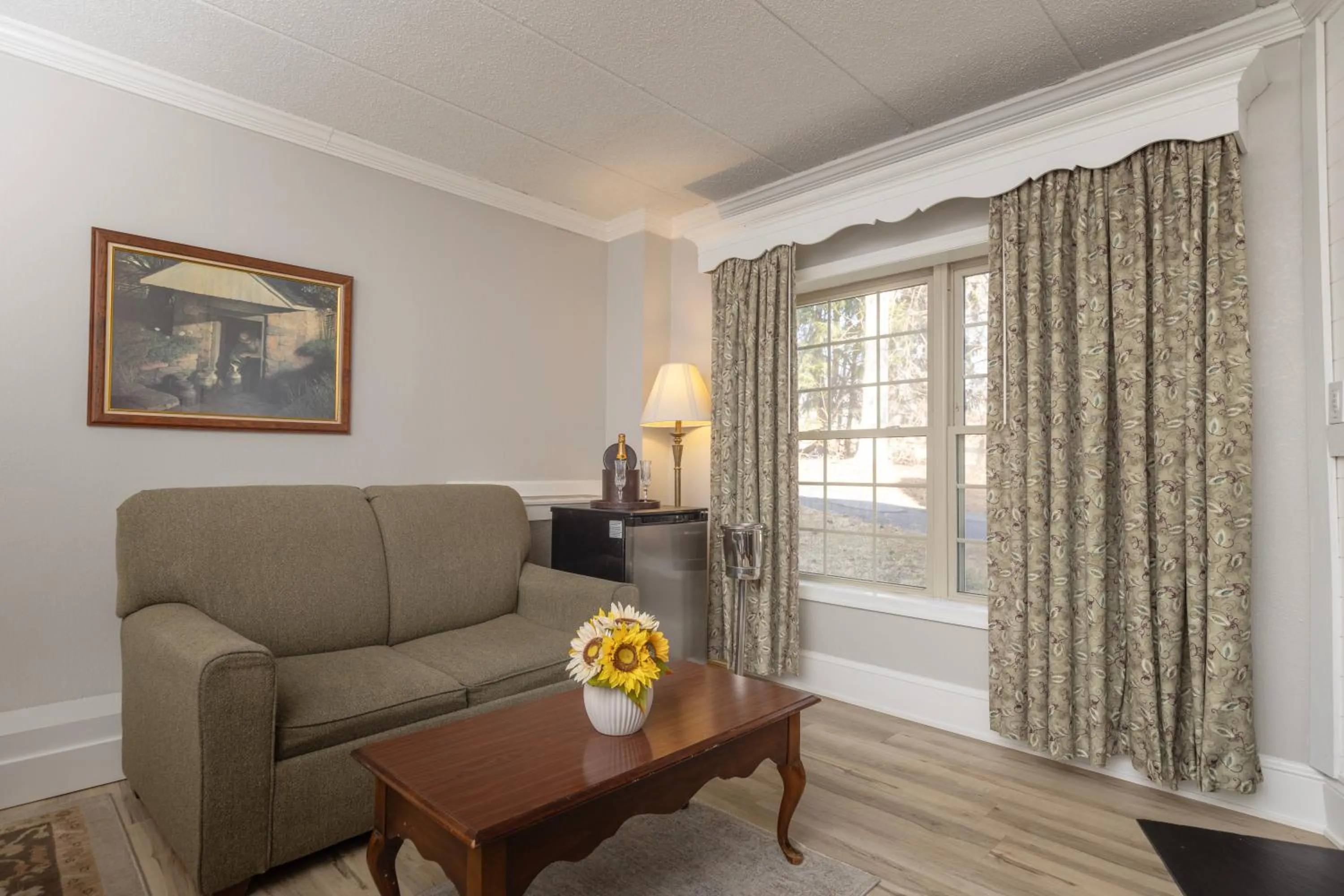 Living room in Brandywine River Hotel