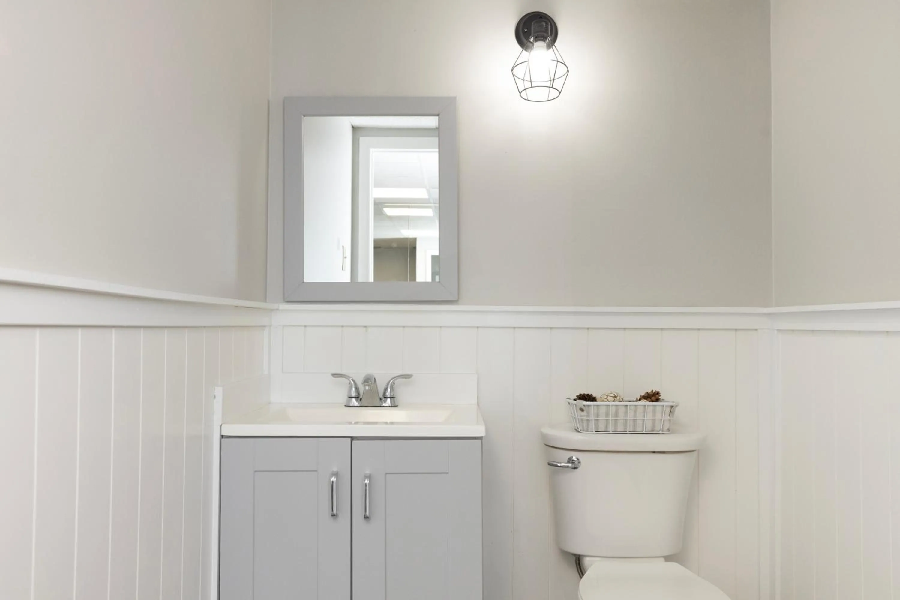 Toilet in Brandywine River Hotel