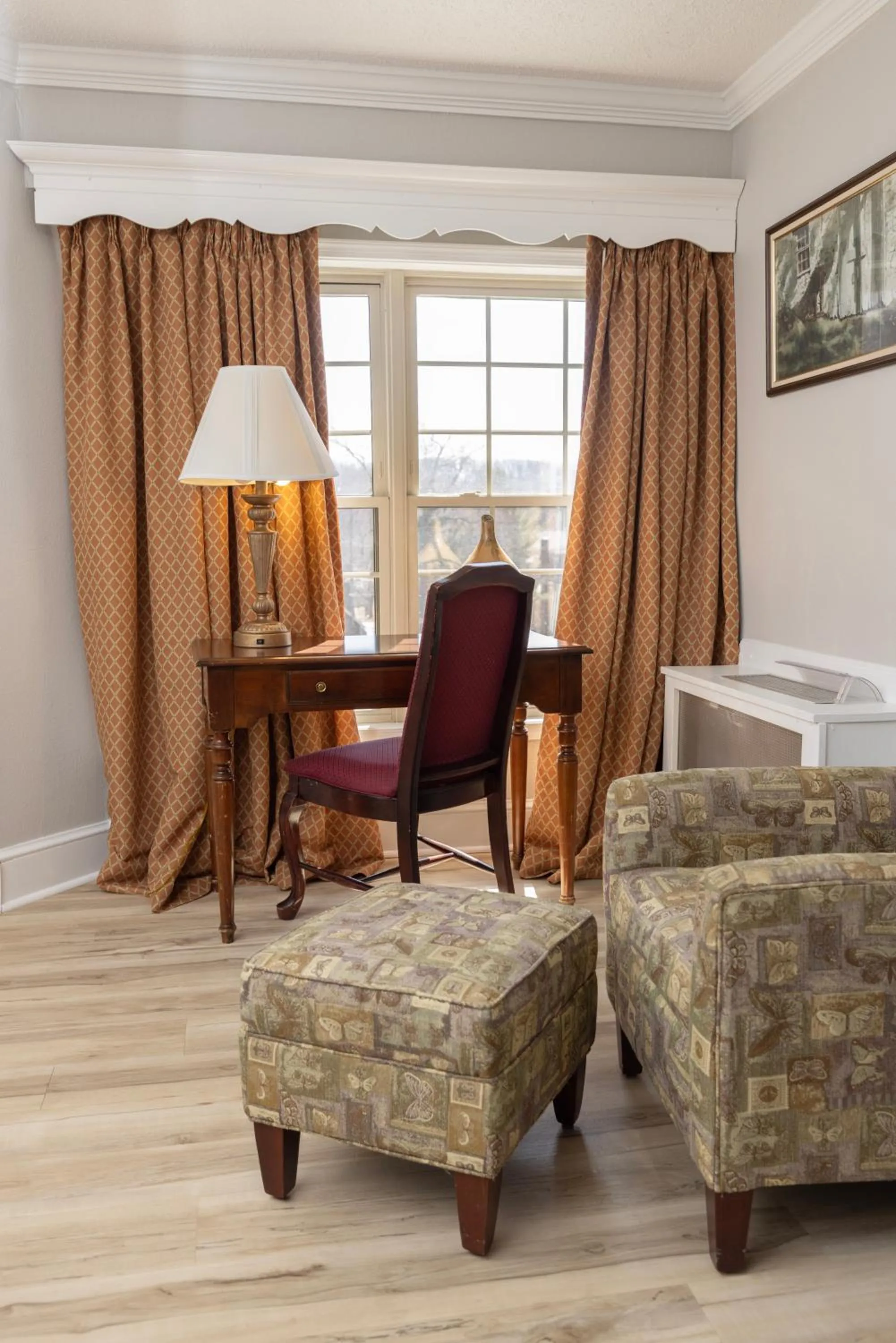 Seating area, Bed in Brandywine River Hotel